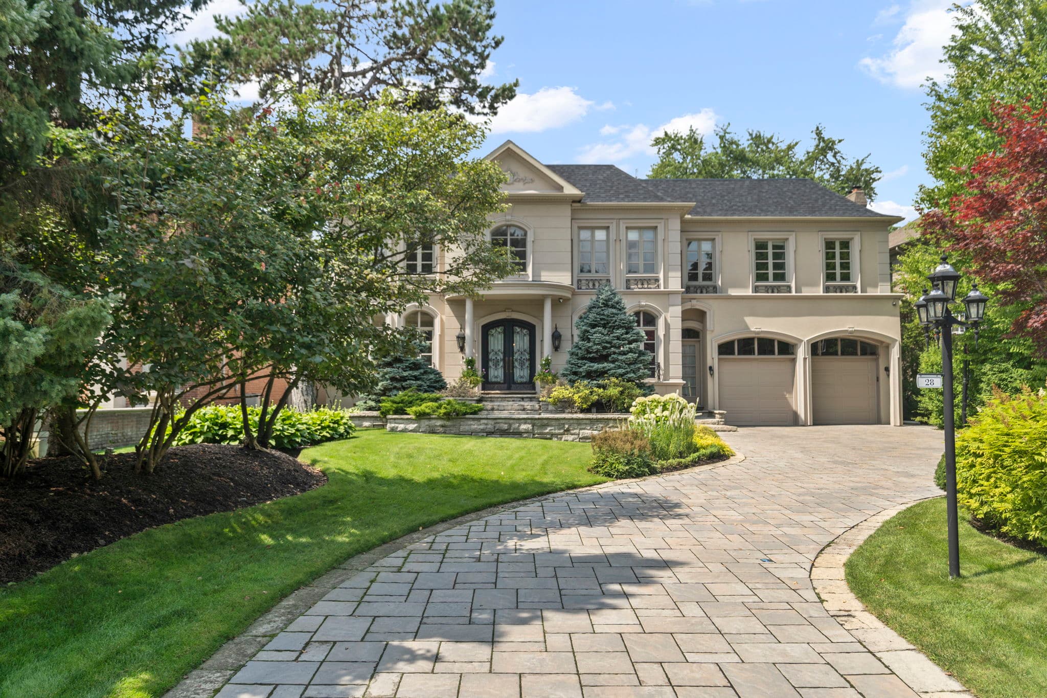 28 Arjay Crescent Toronto, ON M2L 1C7