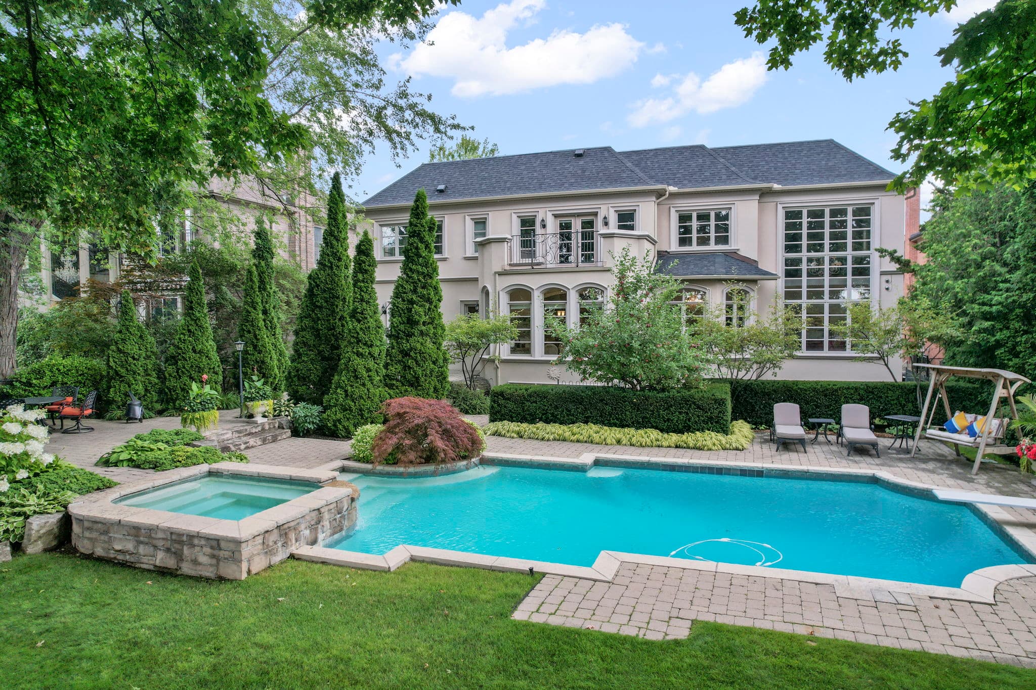 28 Arjay Crescent Toronto, ON M2L 1C7