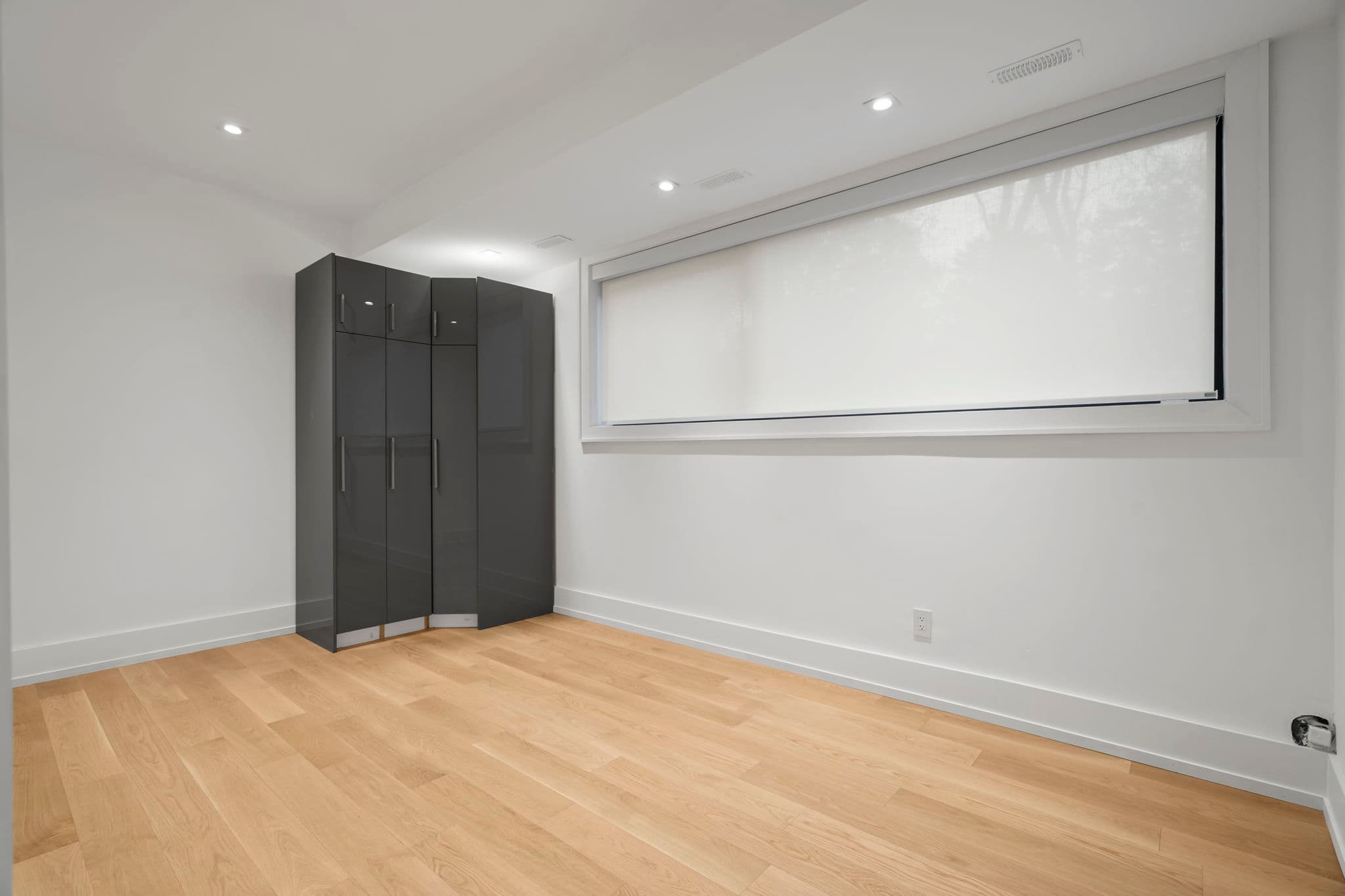 28 Brian Cliff Dr Toronto, ON M3B 2G2