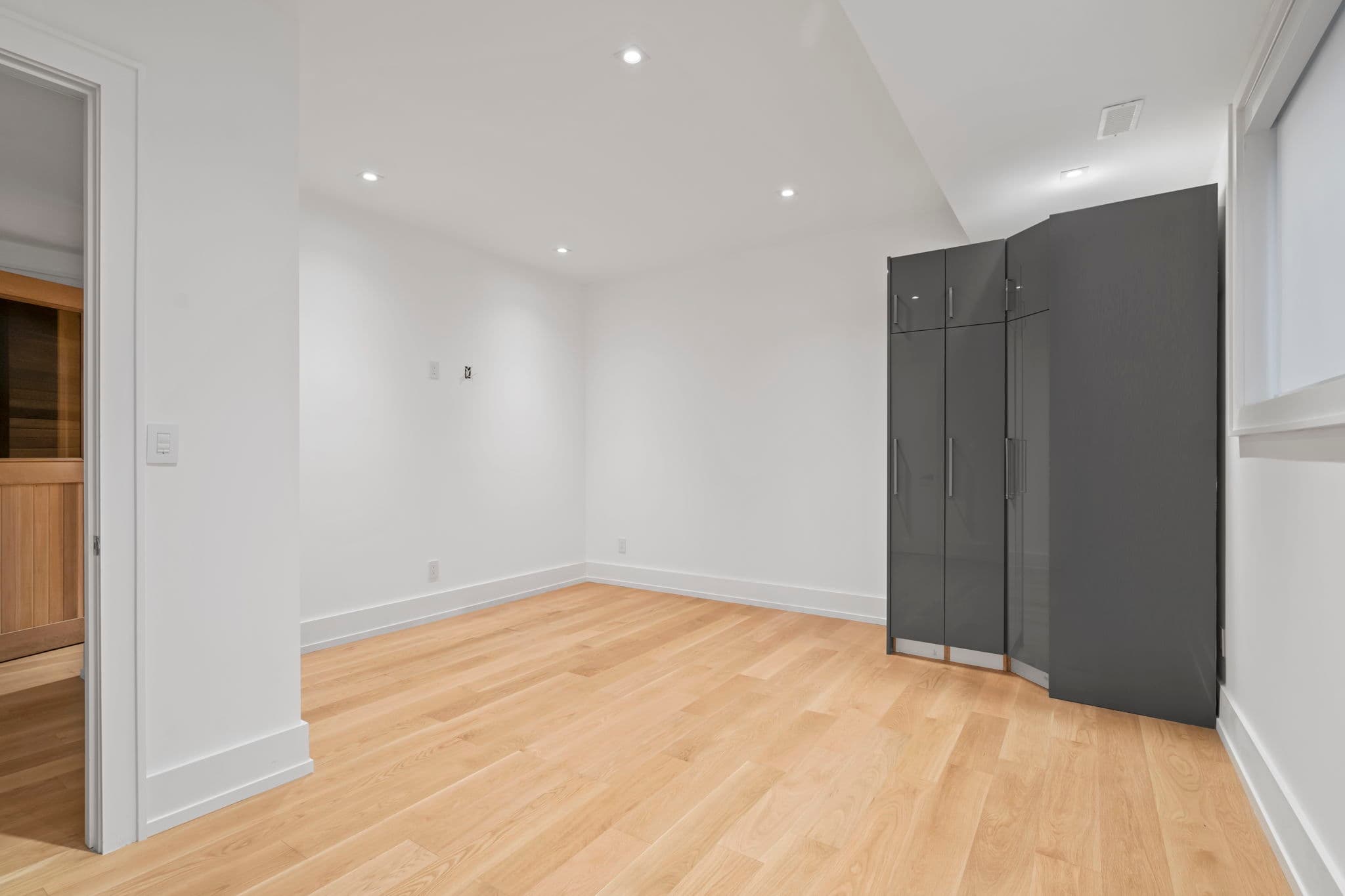 28 Brian Cliff Dr Toronto, ON M3B 2G2