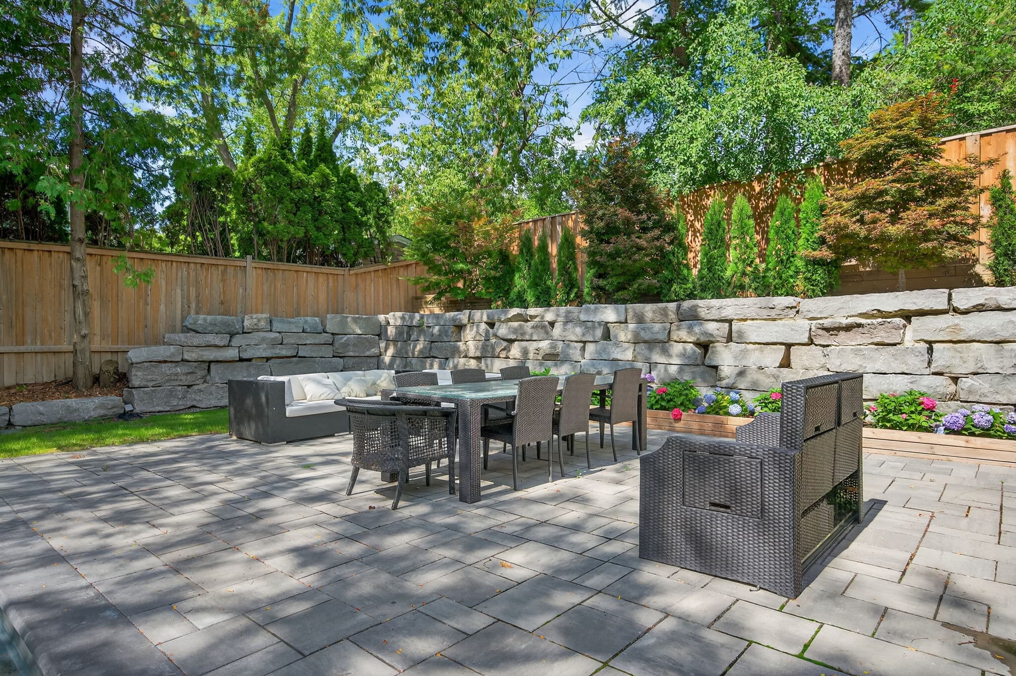 28 Brian Cliff Dr Toronto, ON M3B 2G2