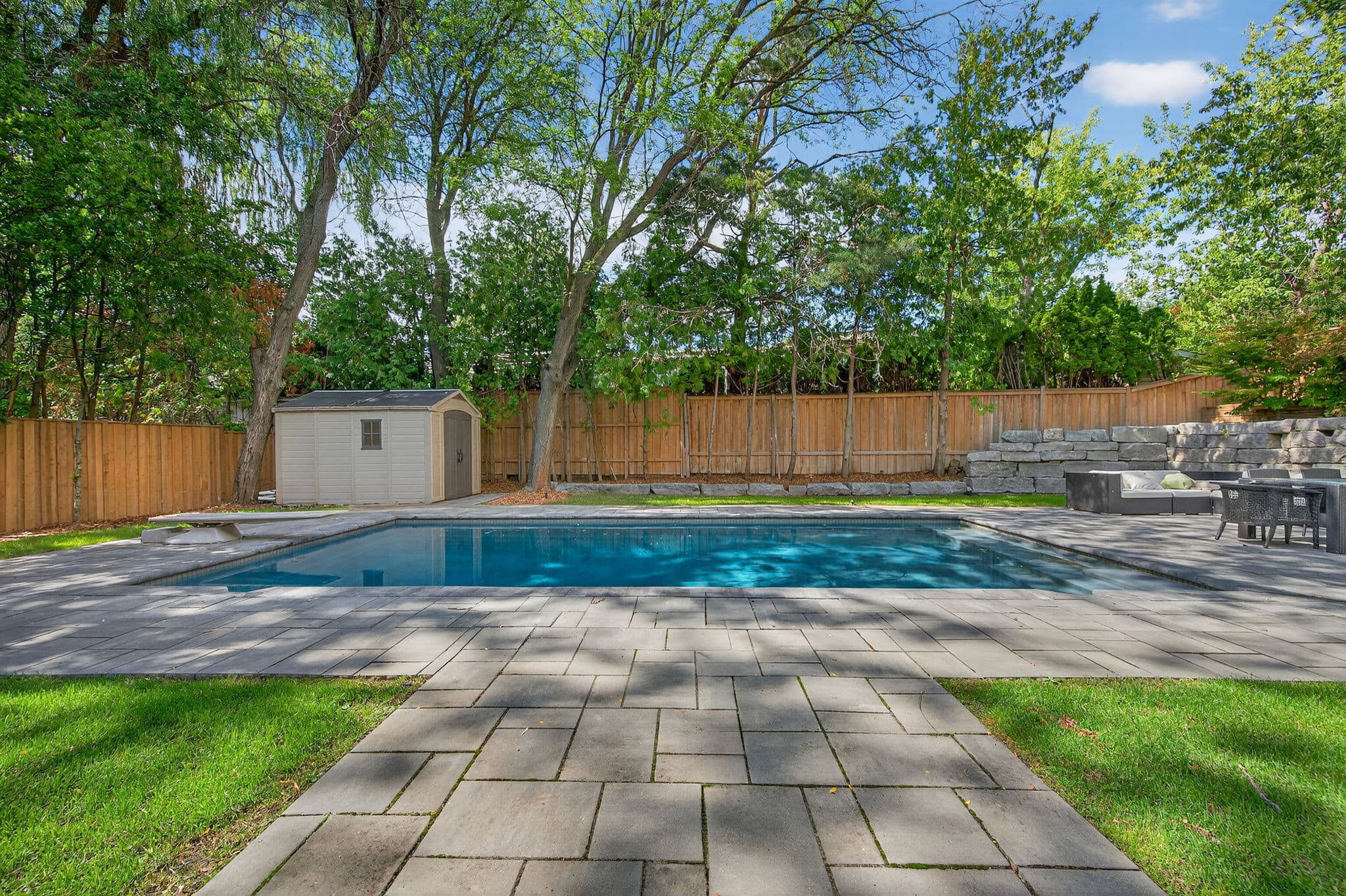 28 Brian Cliff Dr Toronto, ON M3B 2G2