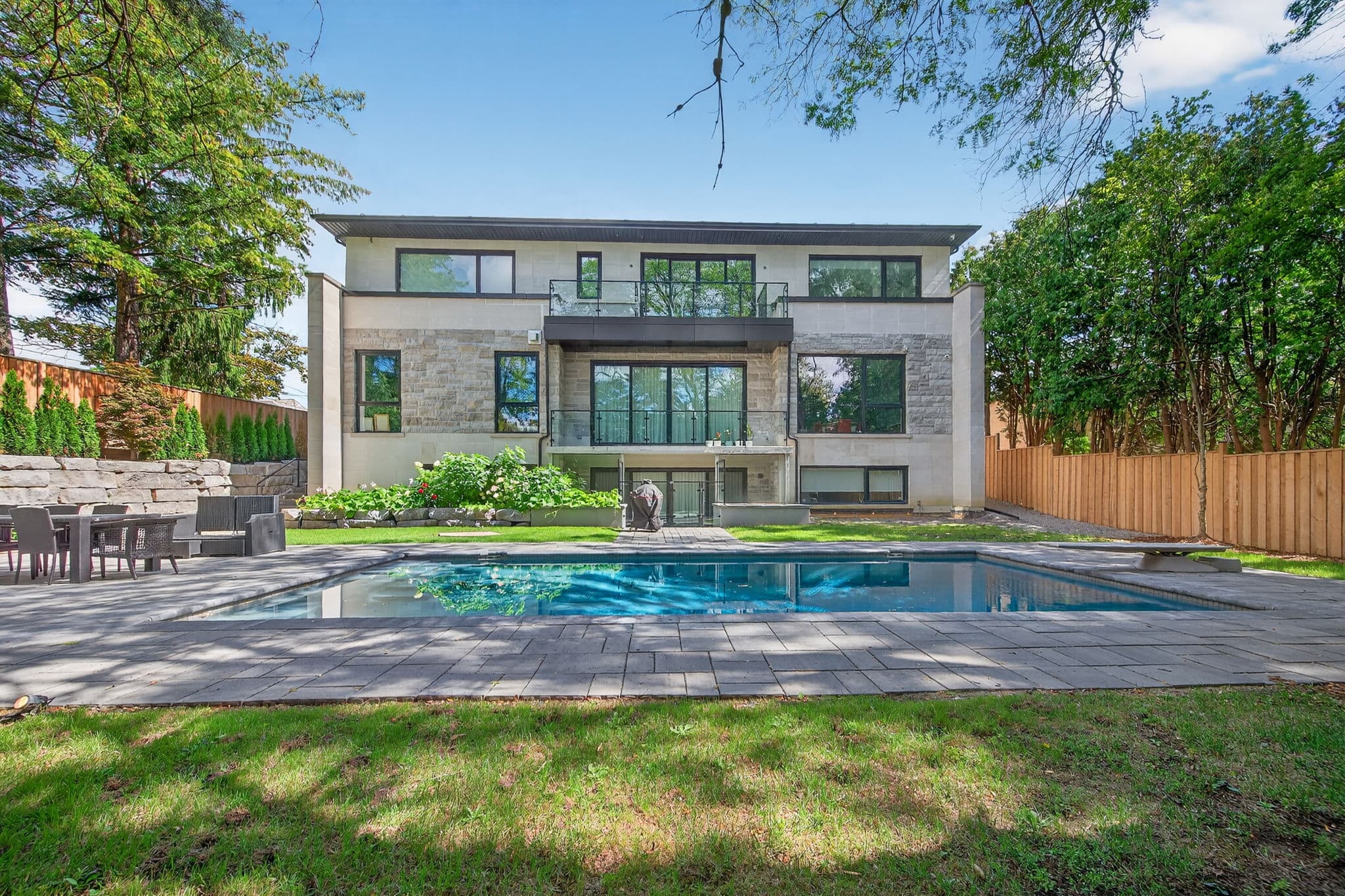 28 Brian Cliff Dr Toronto, ON M3B 2G2