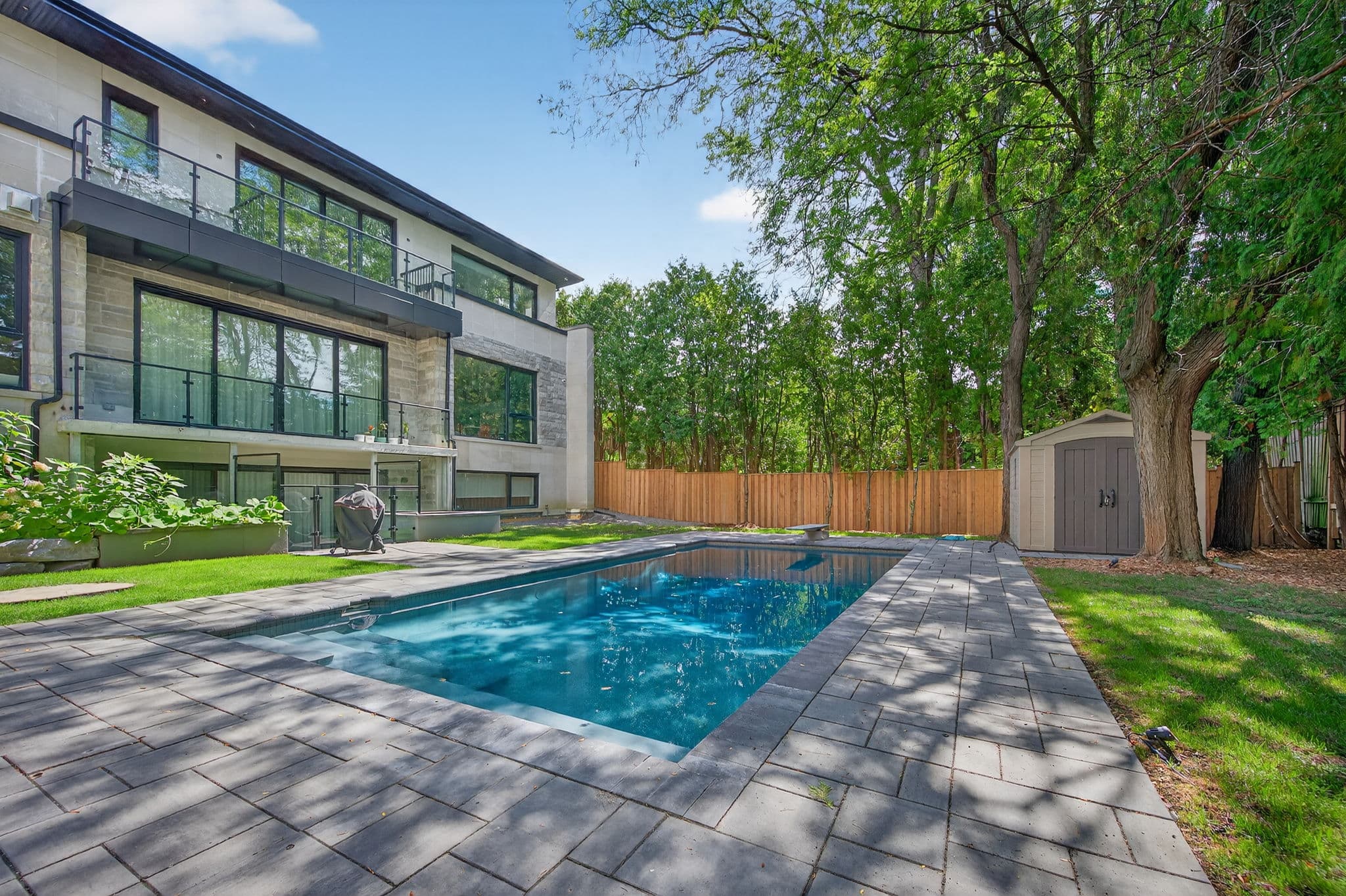 28 Brian Cliff Dr Toronto, ON M3B 2G2
