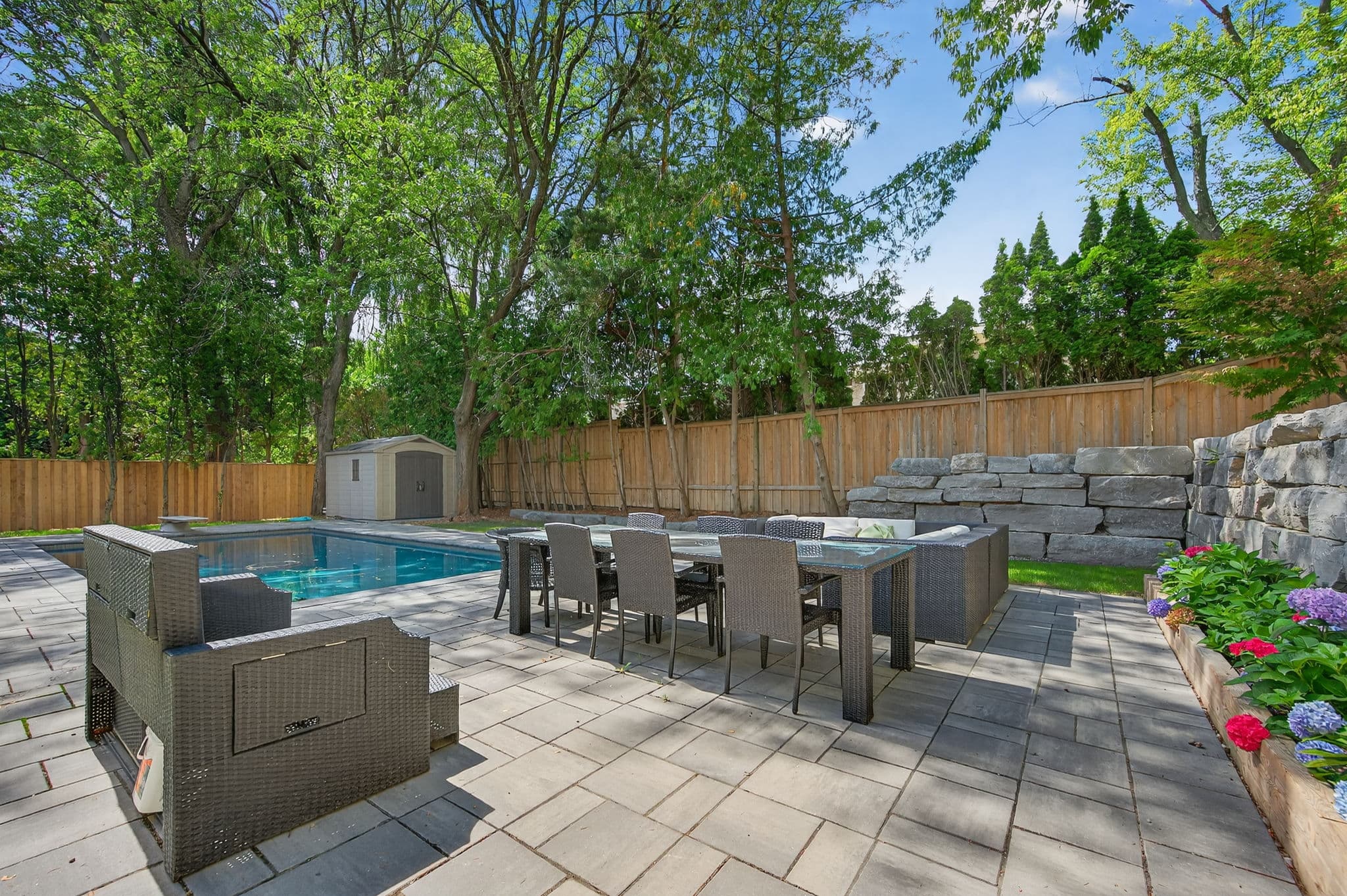 28 Brian Cliff Dr Toronto, ON M3B 2G2