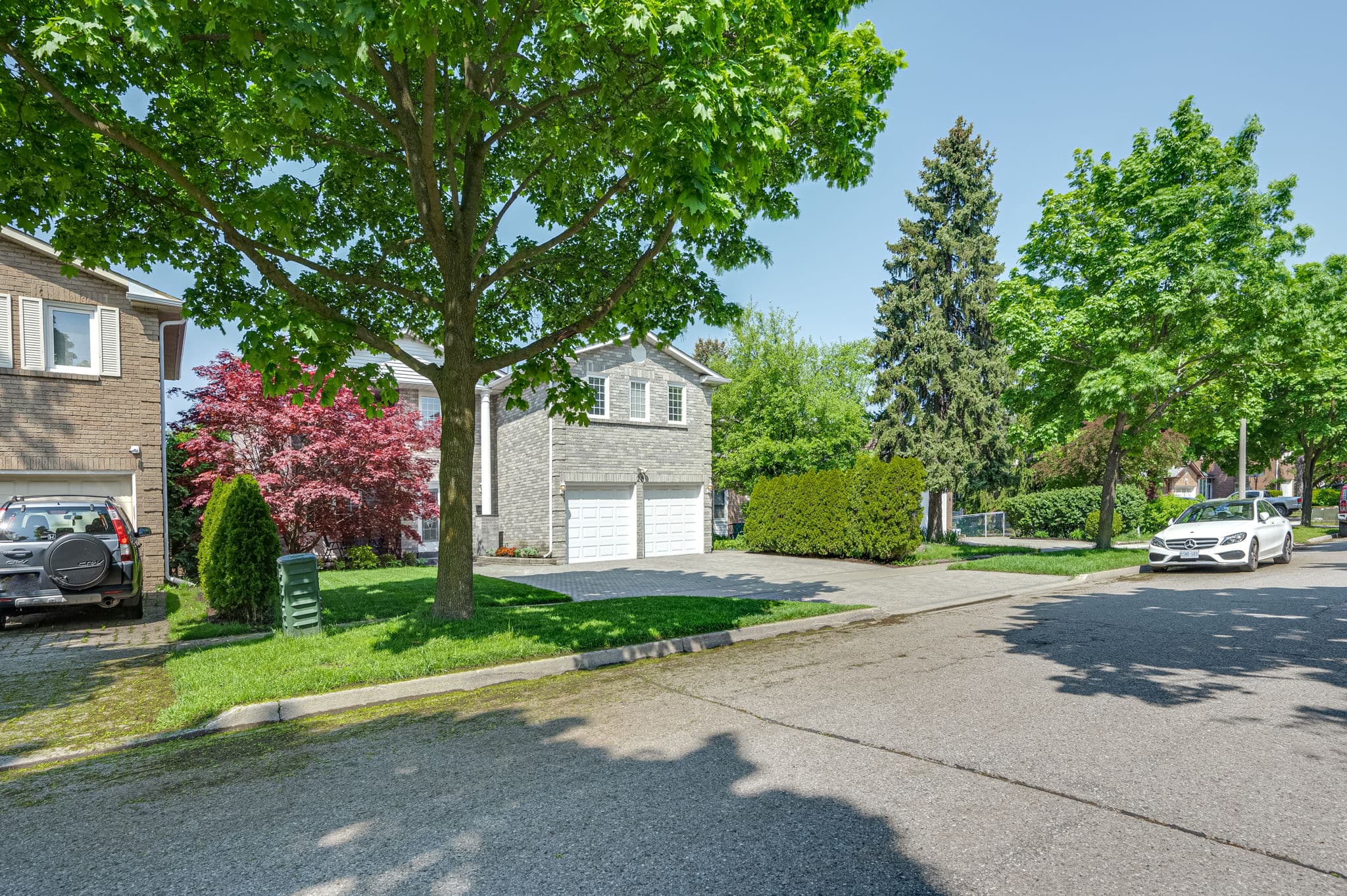 28 Dunvegan Dr Richmond Hill, ON L4C 6K1
