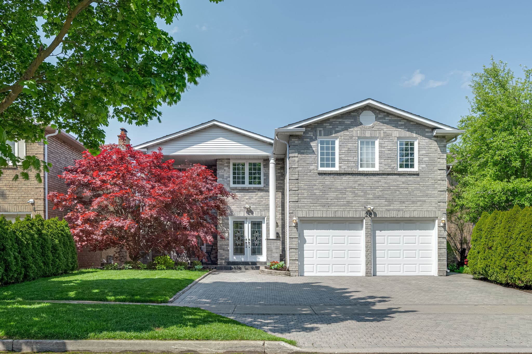 28 Dunvegan Dr Richmond Hill, ON L4C 6K1
