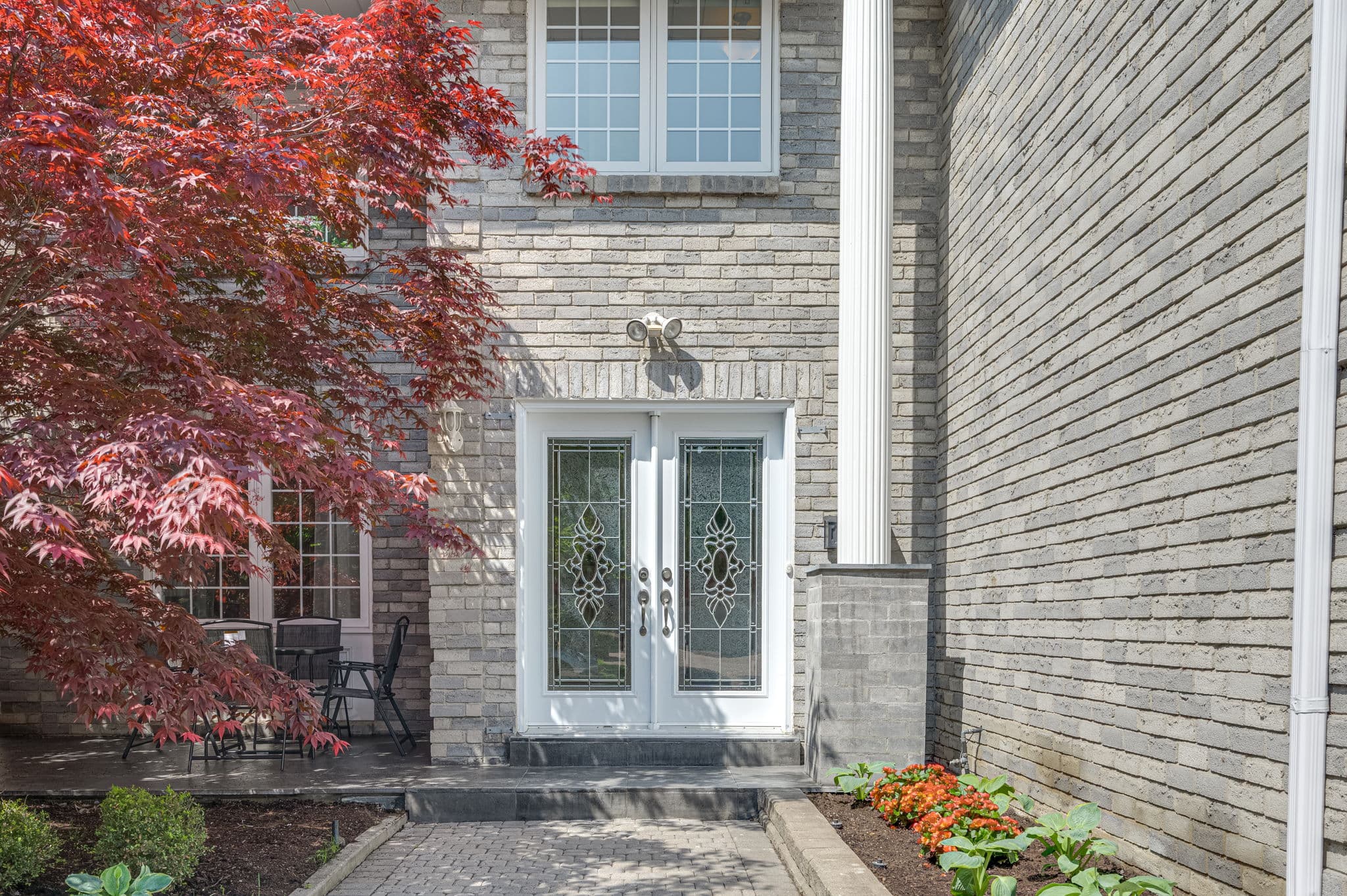 28 Dunvegan Dr Richmond Hill, ON L4C 6K1
