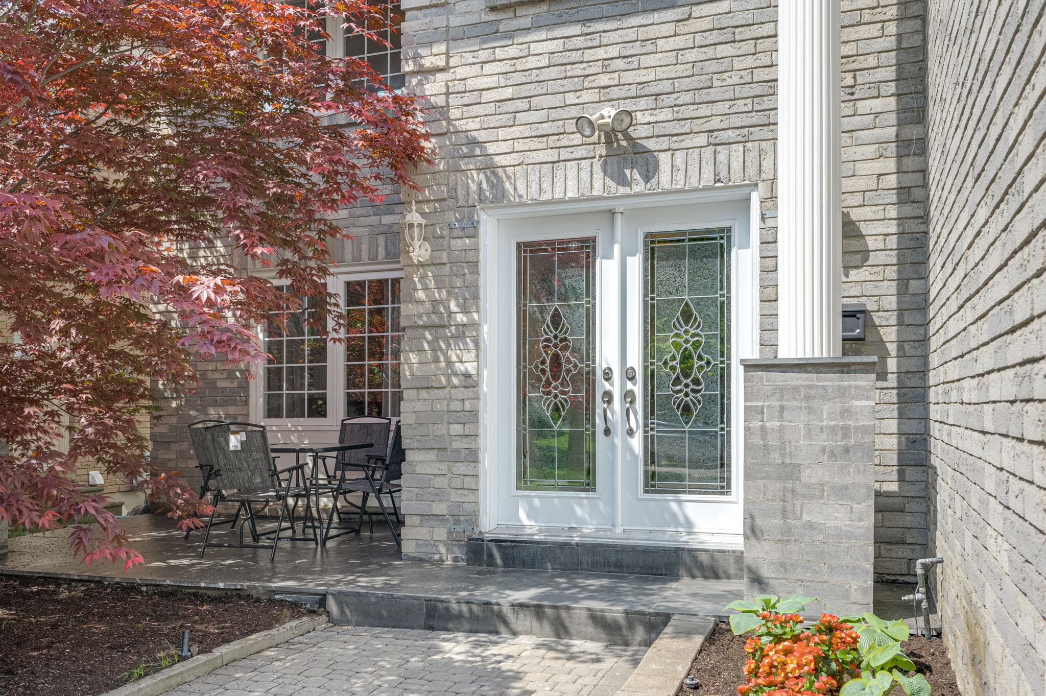28 Dunvegan Dr Richmond Hill, ON L4C 6K1