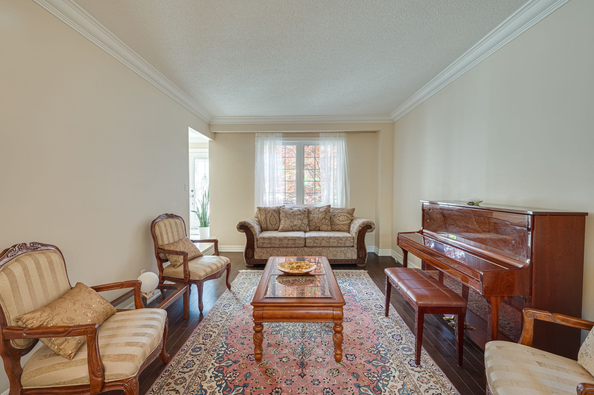 28 Dunvegan Dr Richmond Hill, ON L4C 6K1