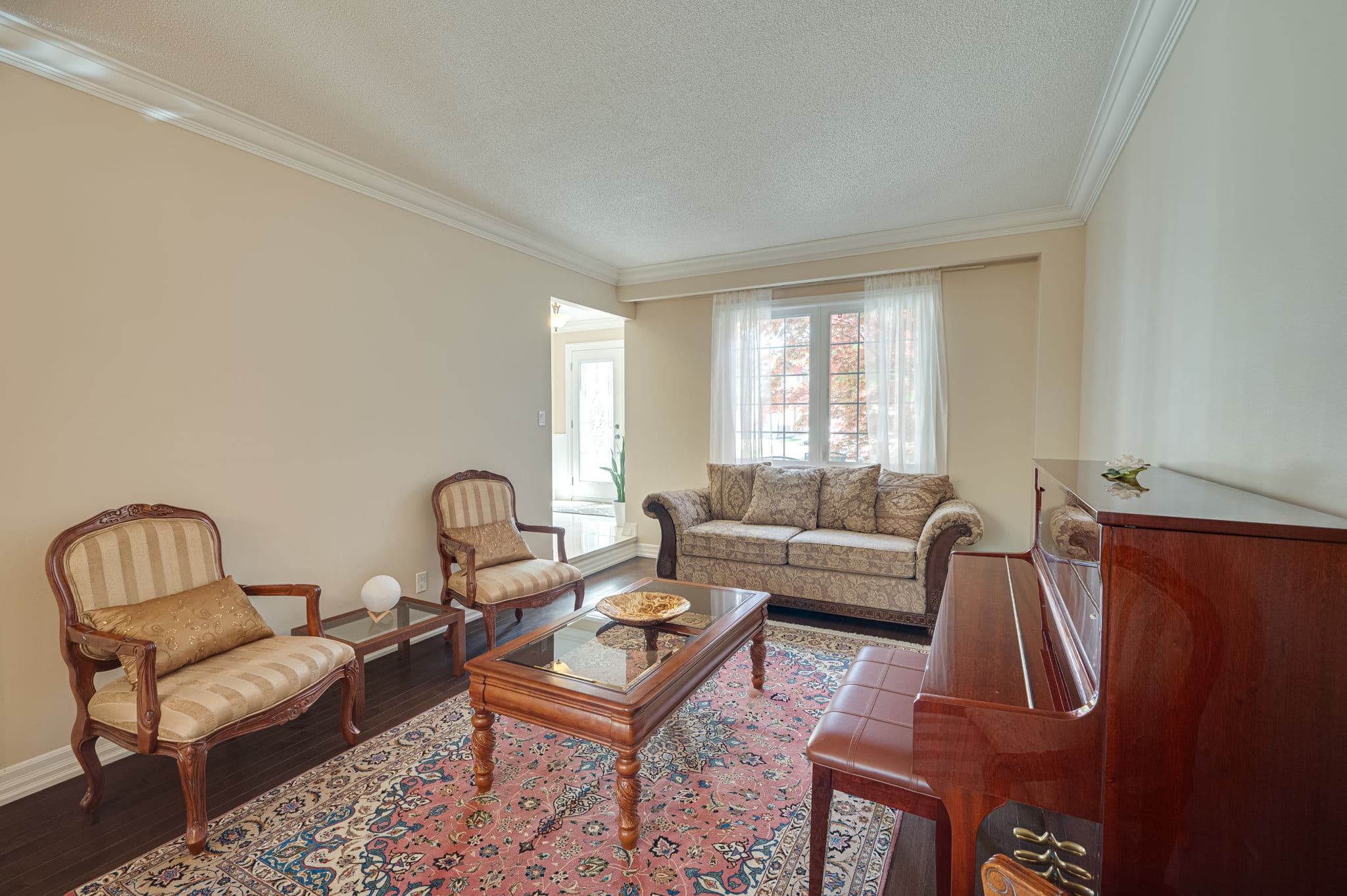 28 Dunvegan Dr Richmond Hill, ON L4C 6K1