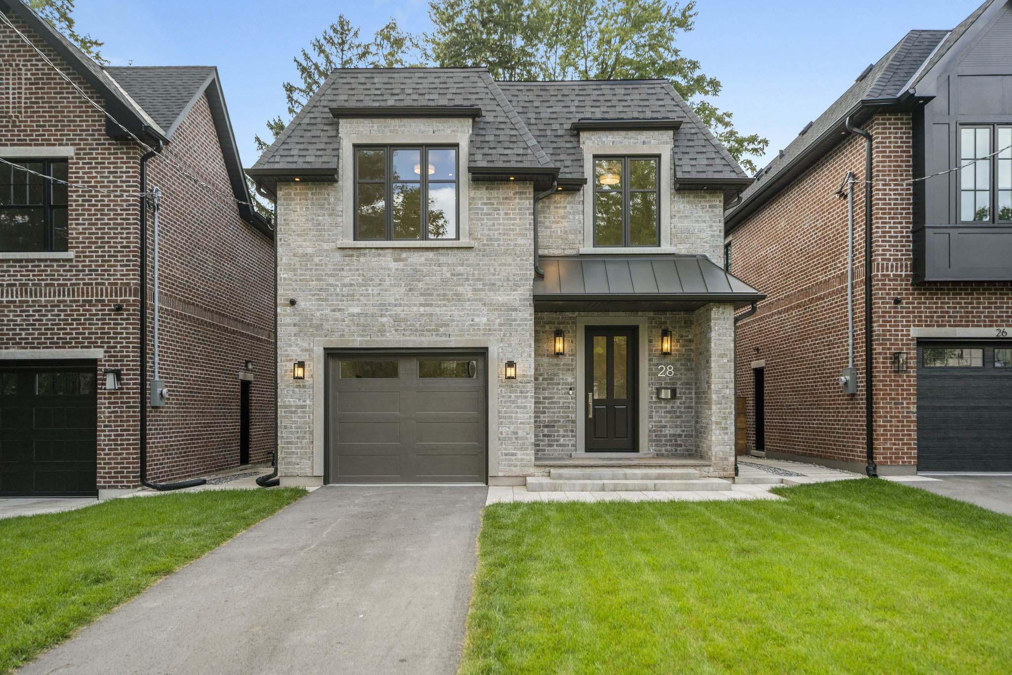 28 Durban Rd Toronto, ON M8Z 4B3