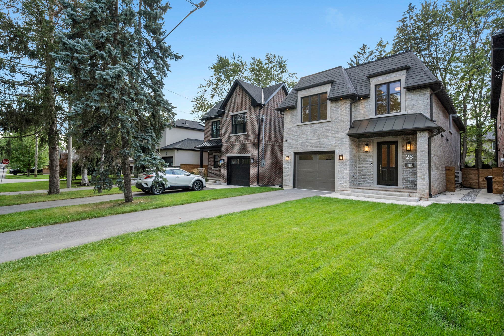 28 Durban Rd Toronto, ON M8Z 4B3
