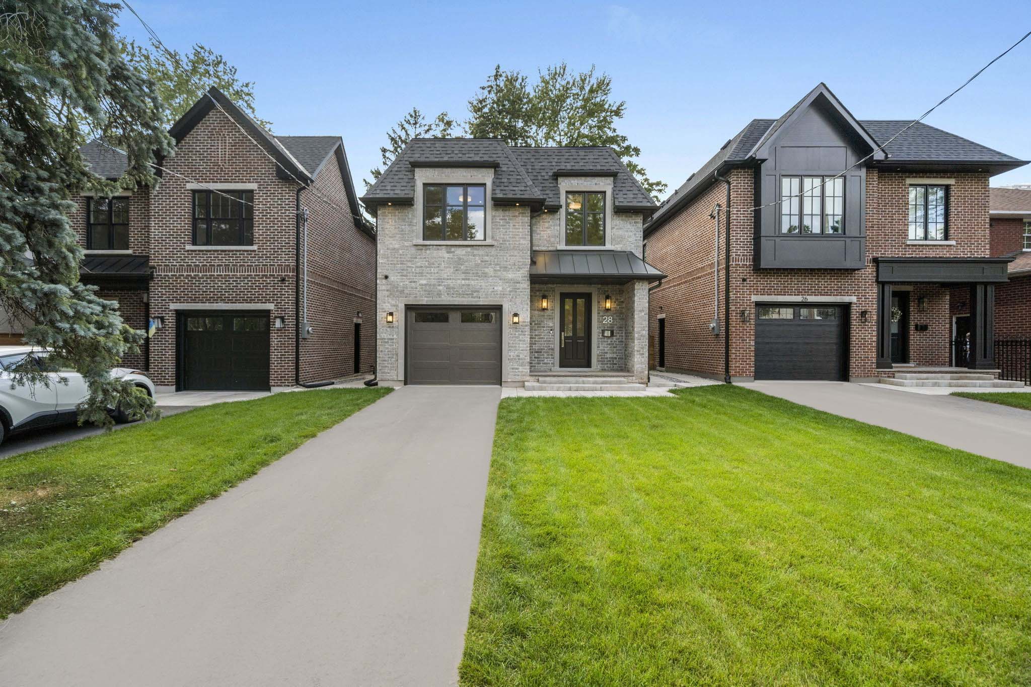 28 Durban Rd Toronto, ON M8Z 4B3