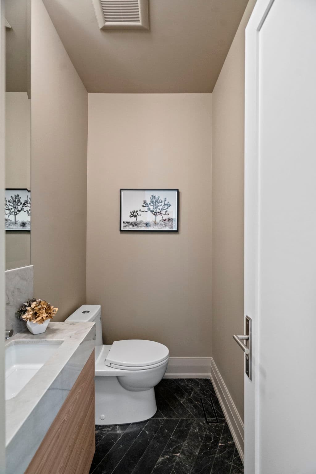 28 Durban Rd Toronto, ON M8Z 4B3