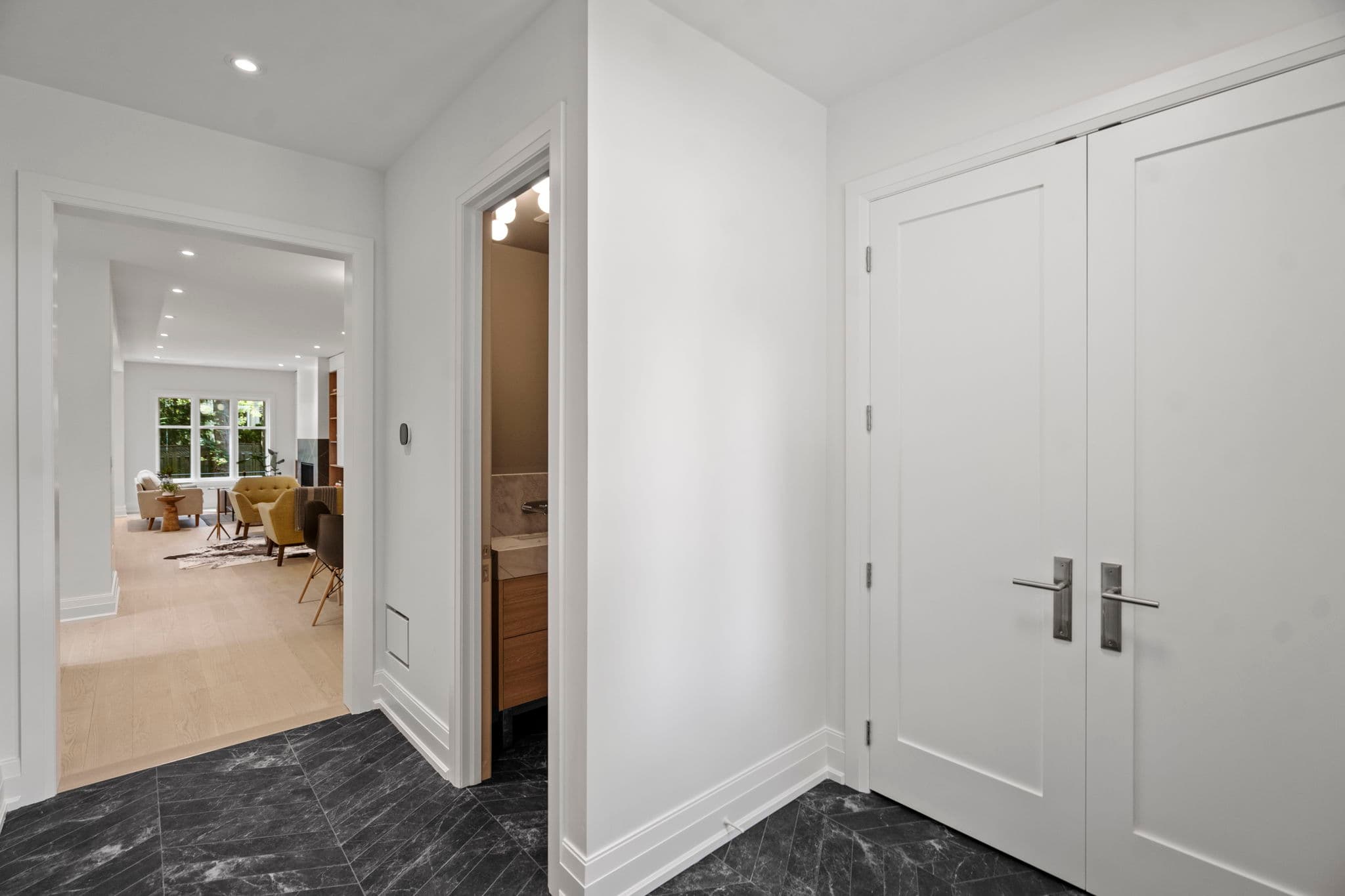 28 Durban Rd Toronto, ON M8Z 4B3