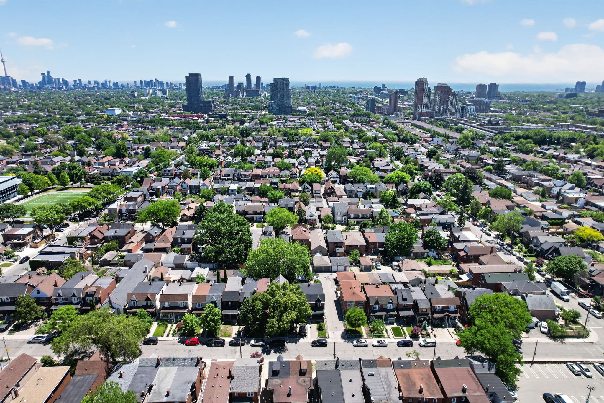 26 Earlscourt Ave Toronto, ON M6E 4A6