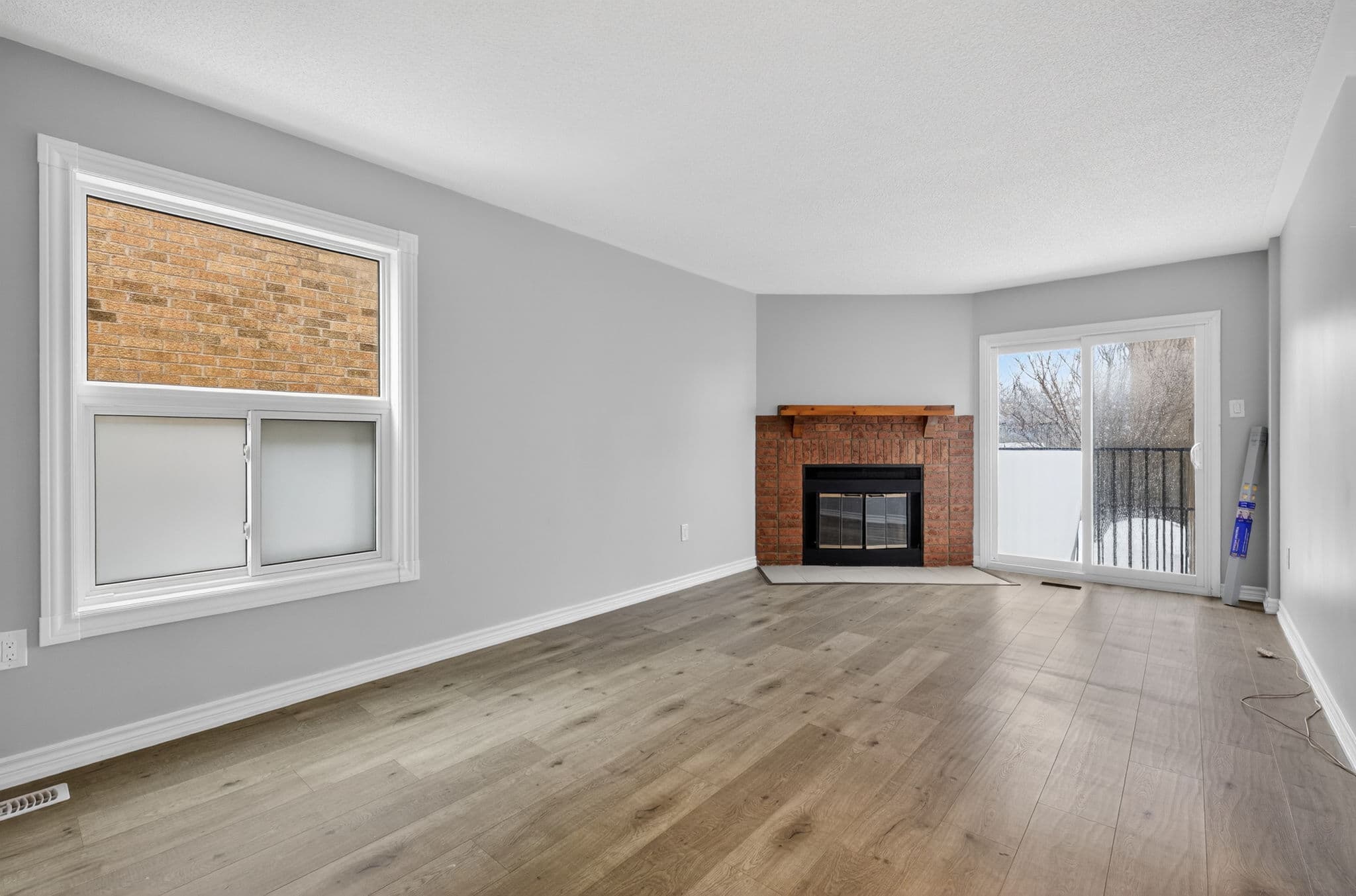 28 Matterdale Ave Brampton, ON L6Y 4J6