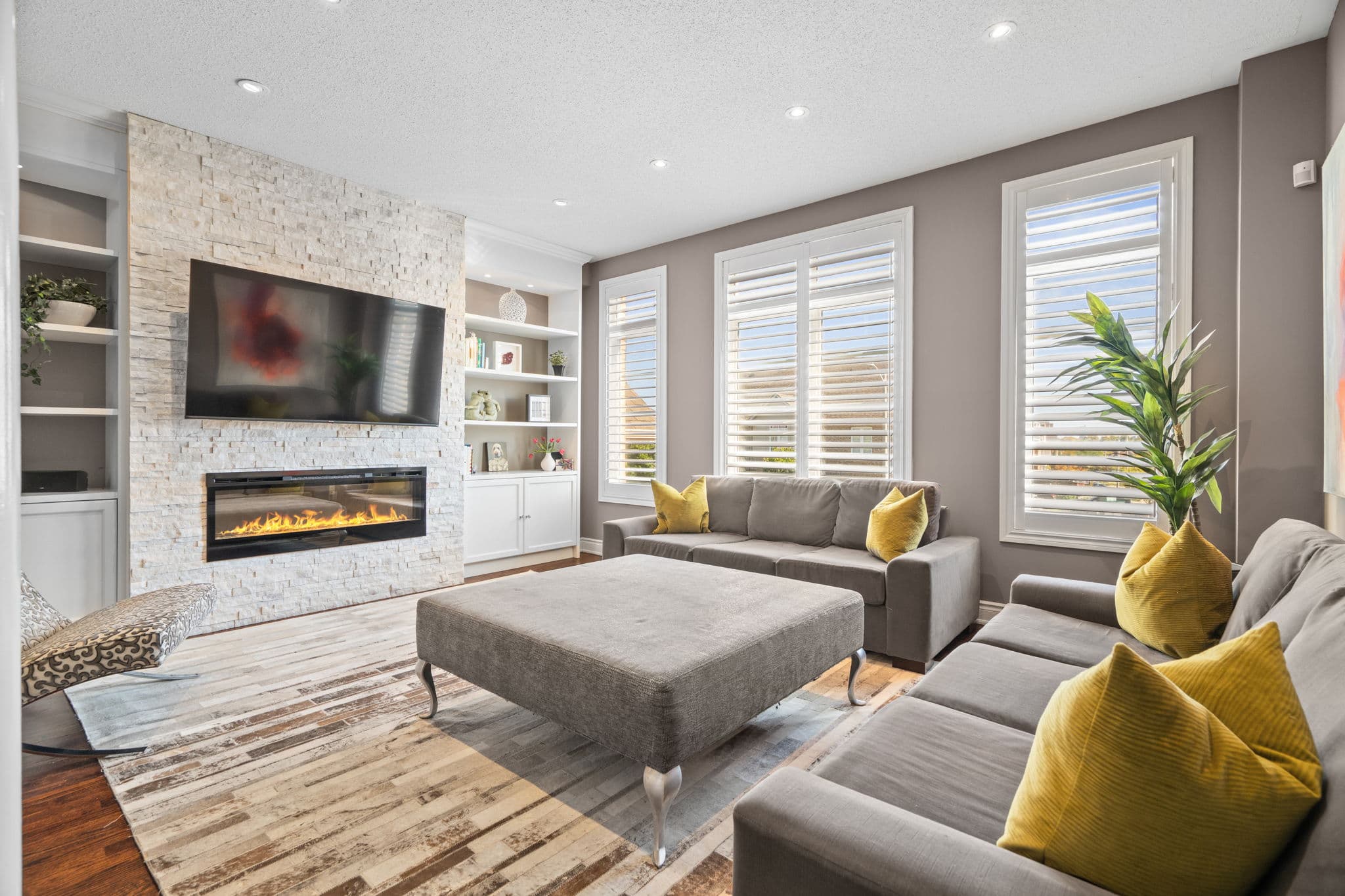 28 Mistywood Crescent Vaughan, ON L4J 9E6