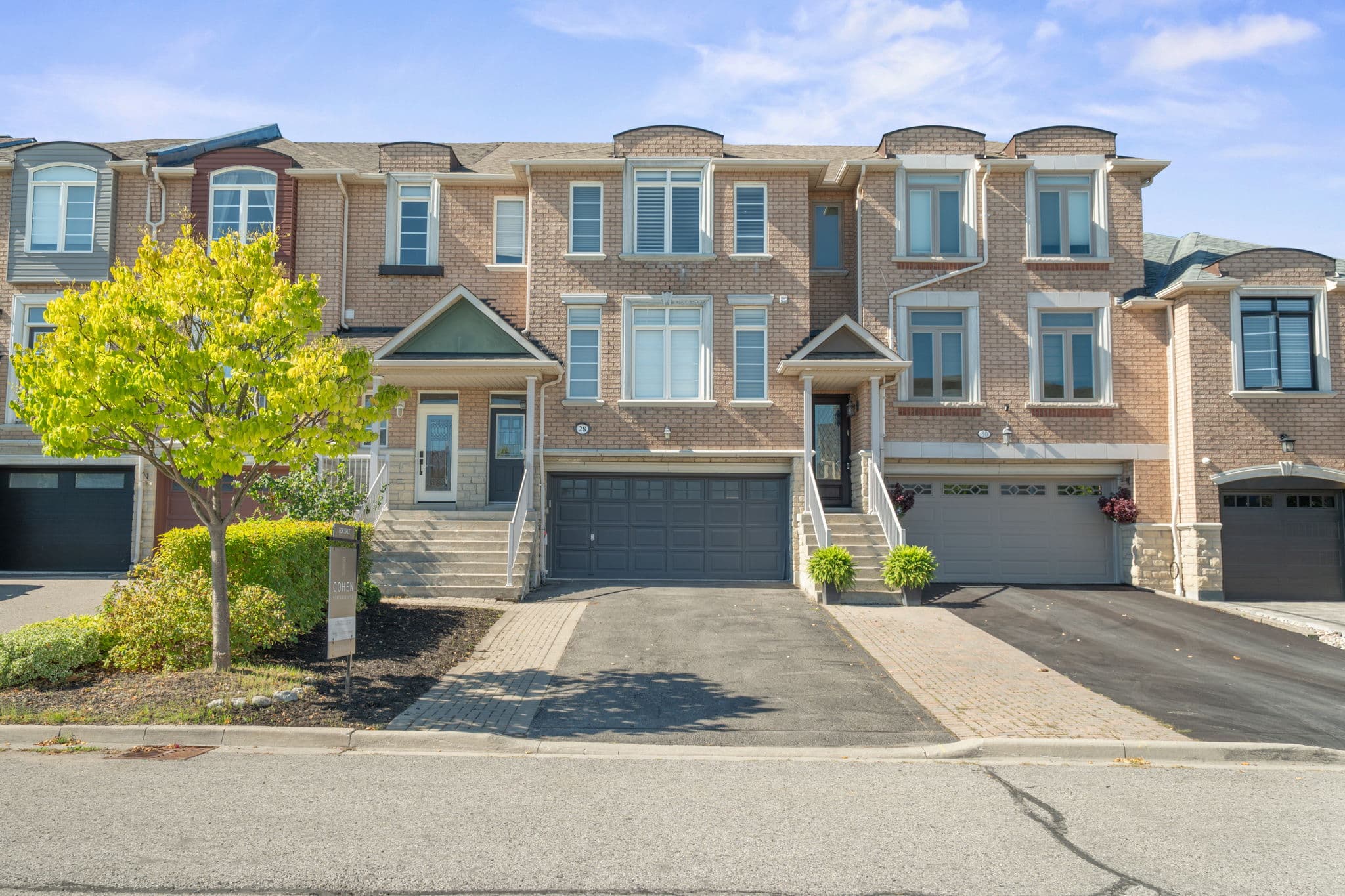 28 Mistywood Crescent Vaughan, ON L4J 9E6