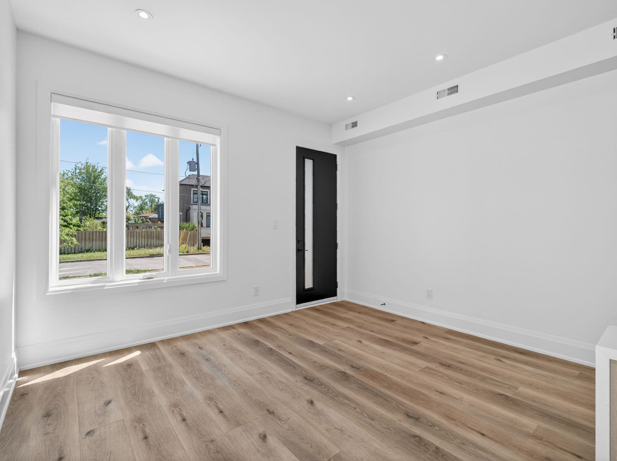 28 Norcross Rd Toronto, ON M3H 2R4