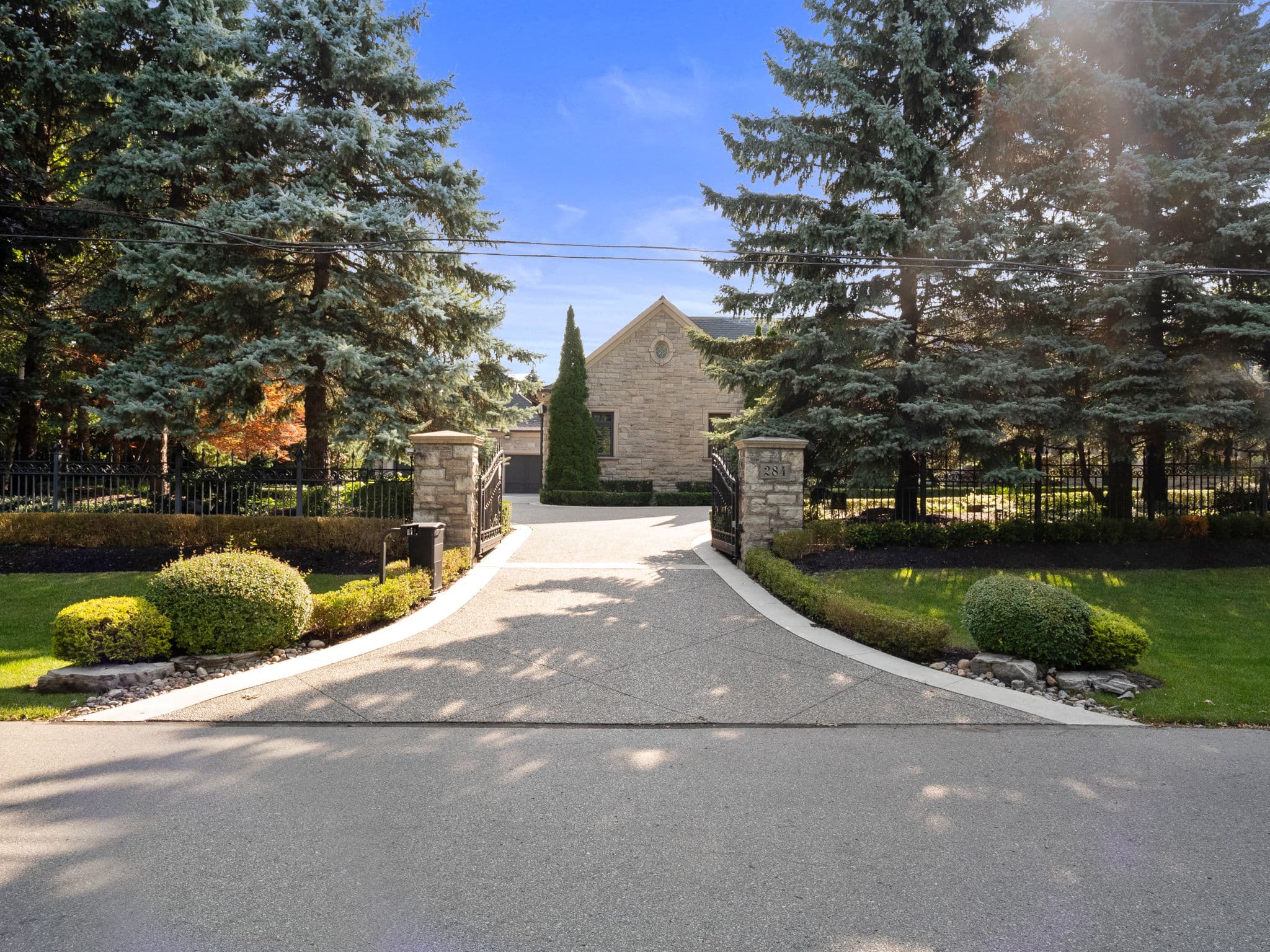 284 Pine Valley Crescent Vaughan, ON L4L 2W6