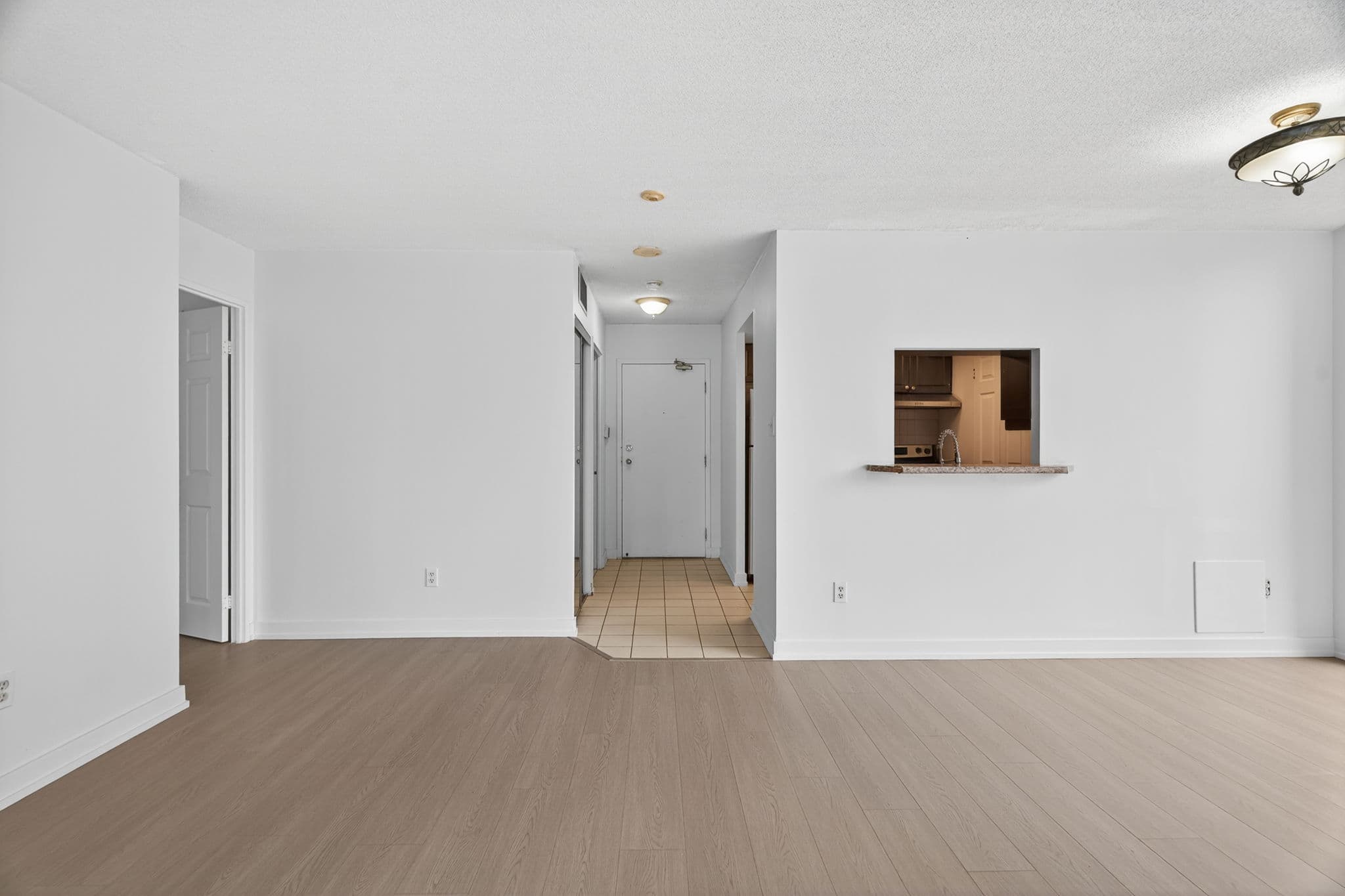 285 Enfield Pl Unit 210 Mississauga, ON L5B 3Y6