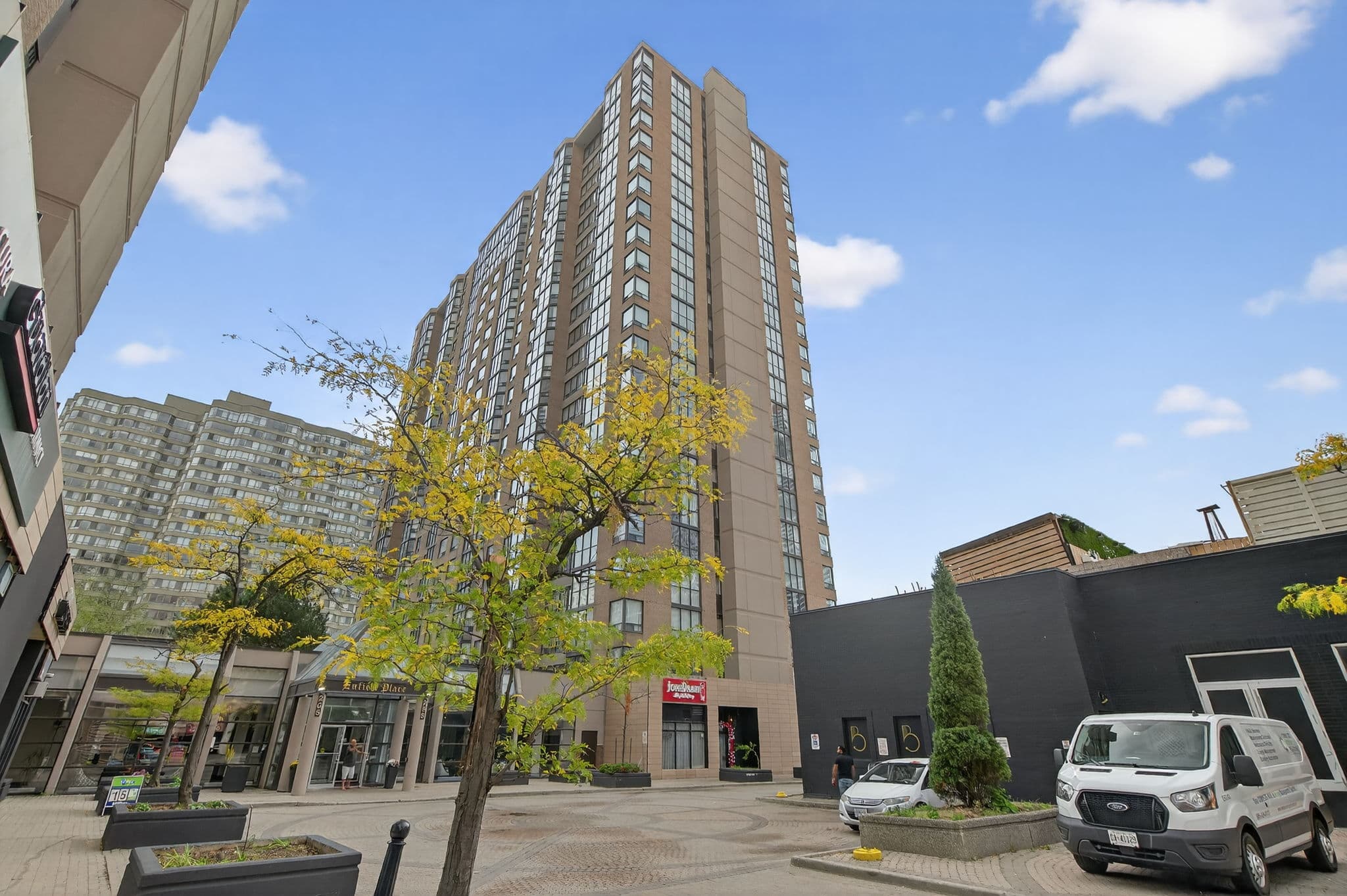 285 Enfield Pl Unit 210 Mississauga, ON L5B 3Y6