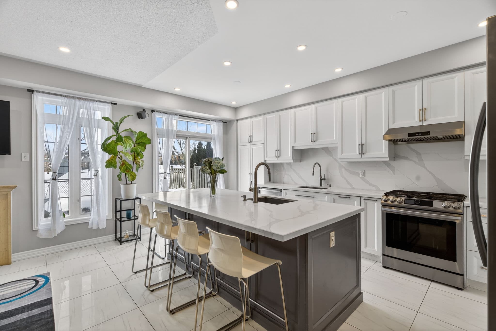 29 Fraserwood Rd Vaughan, ON L4J 9C5