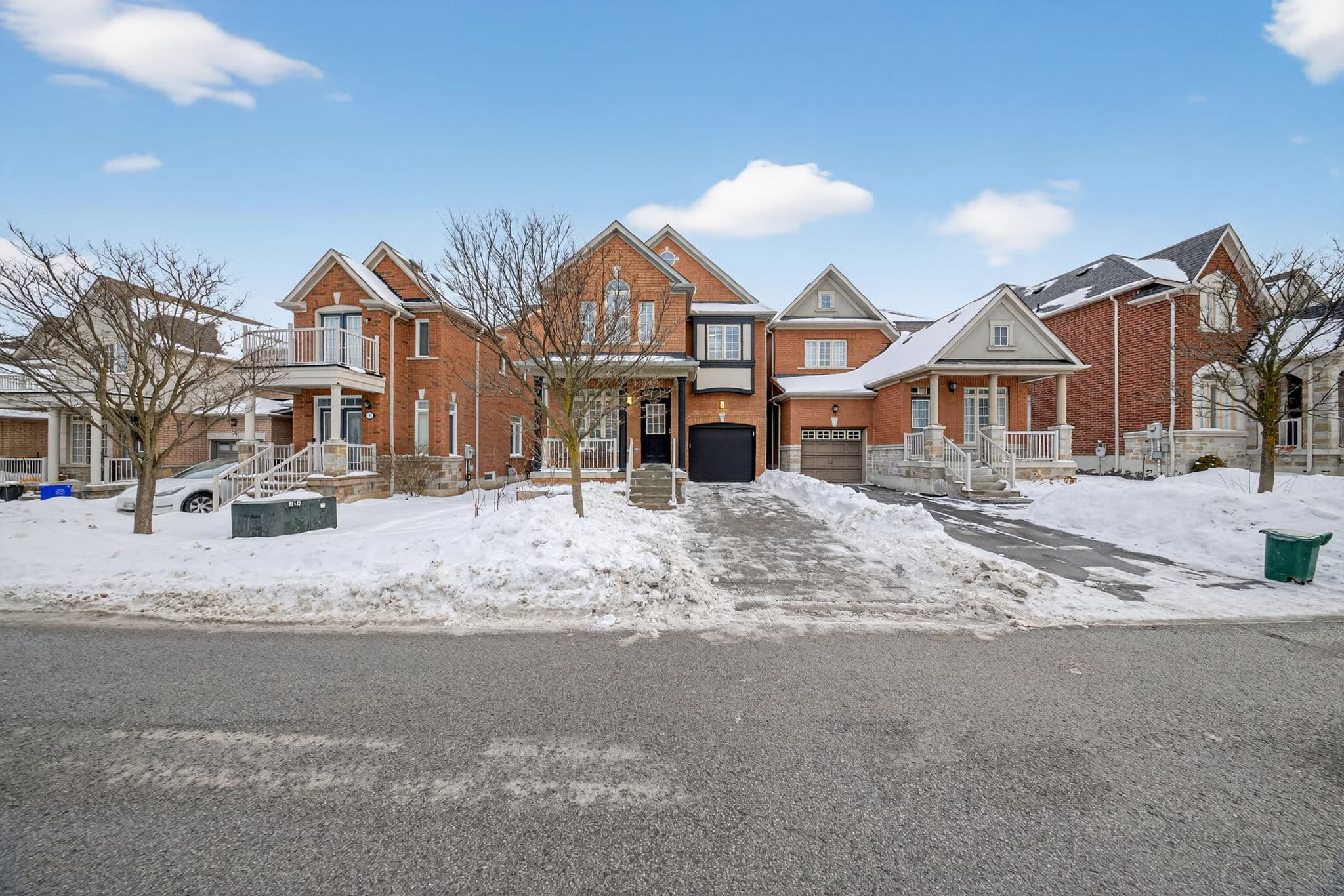 29 Fraserwood Rd Vaughan, ON L4J 9C5