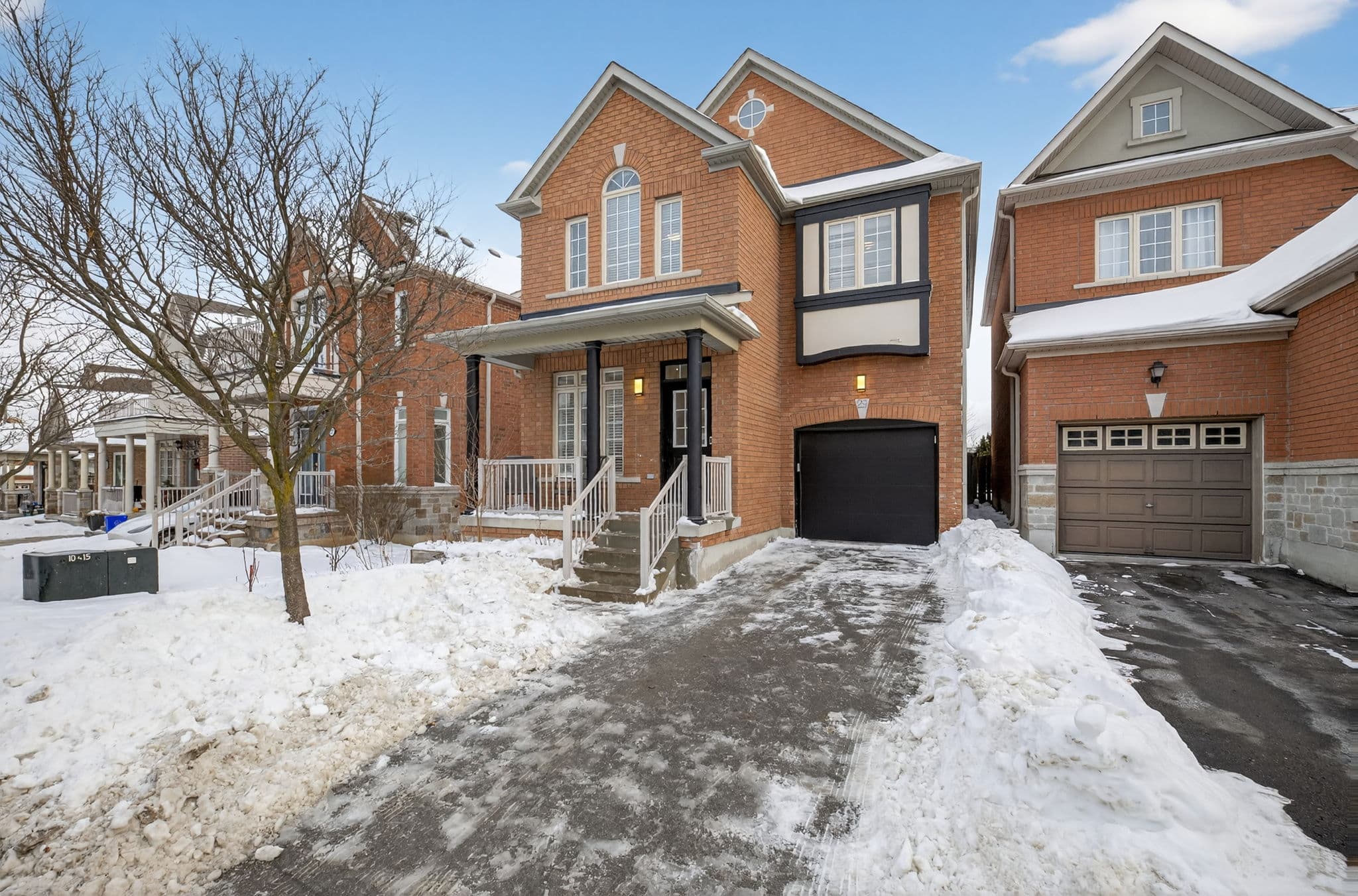 29 Fraserwood Rd Vaughan, ON L4J 9C5