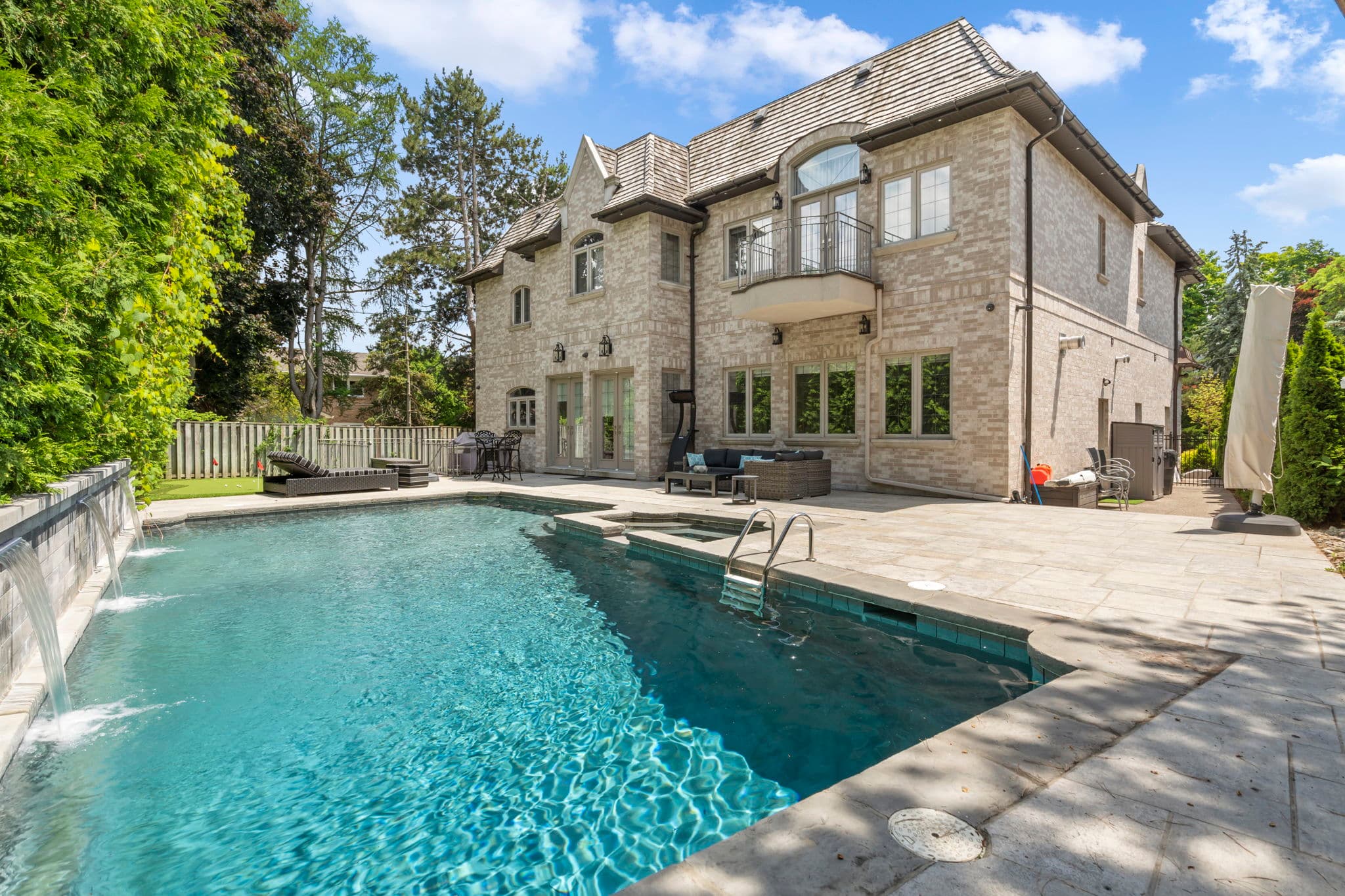 29 Junewood Crescent Toronto, ON M2L 2C3