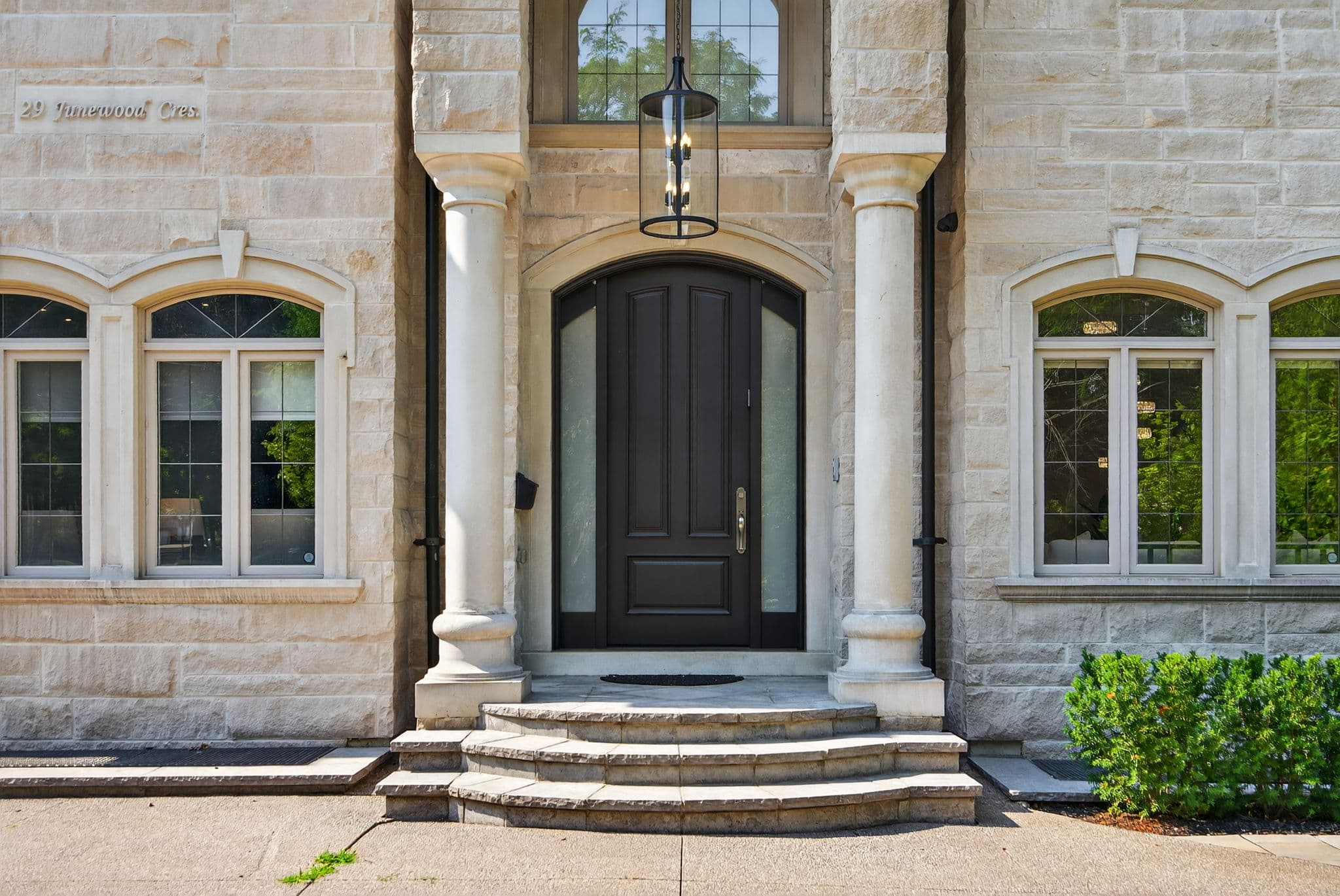 29 Junewood Crescent Toronto, ON M2L 2C3
