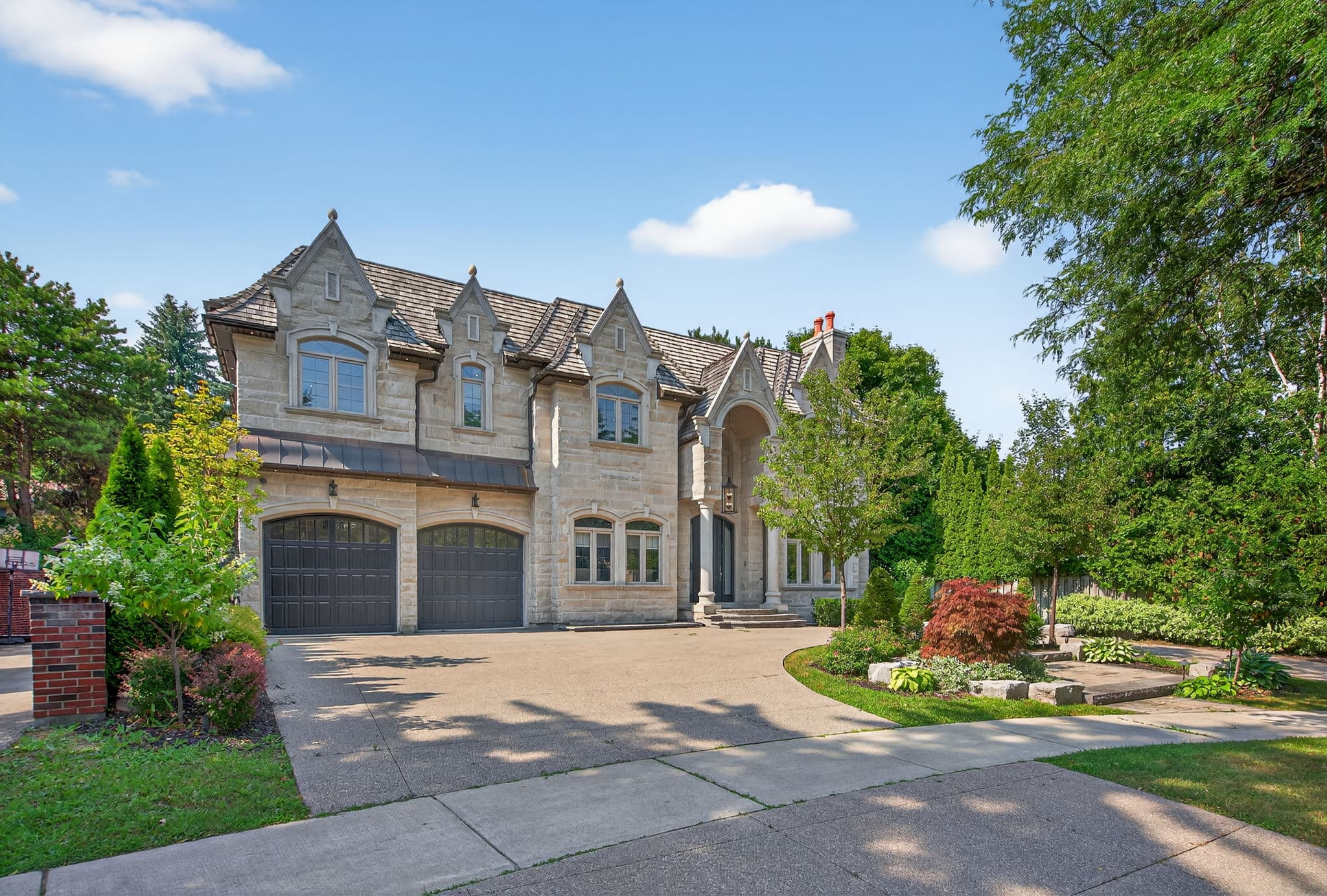 29 Junewood Crescent Toronto, ON M2L 2C3