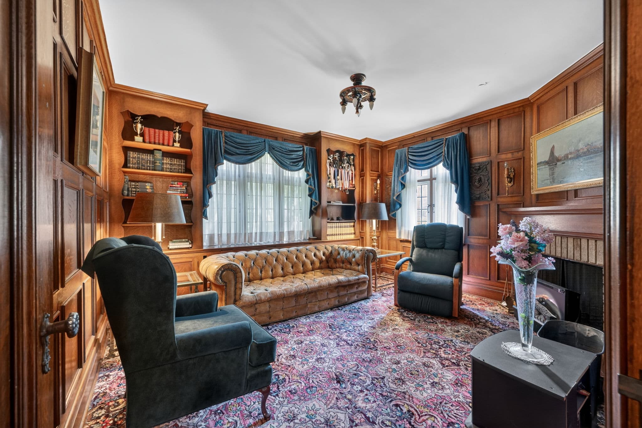 29 Strathgowan Crescent Toronto, ON M4N 2Z6