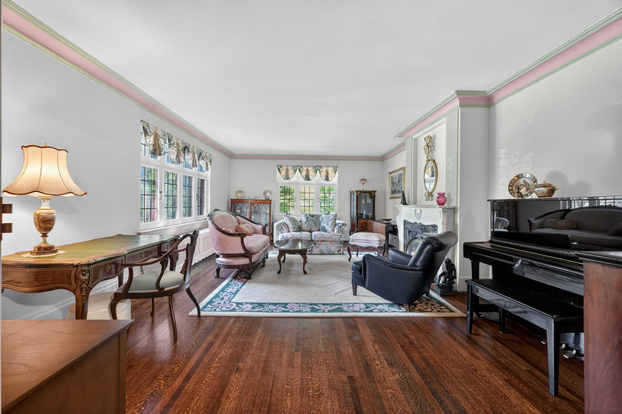 29 Strathgowan Crescent Toronto, ON M4N 2Z6