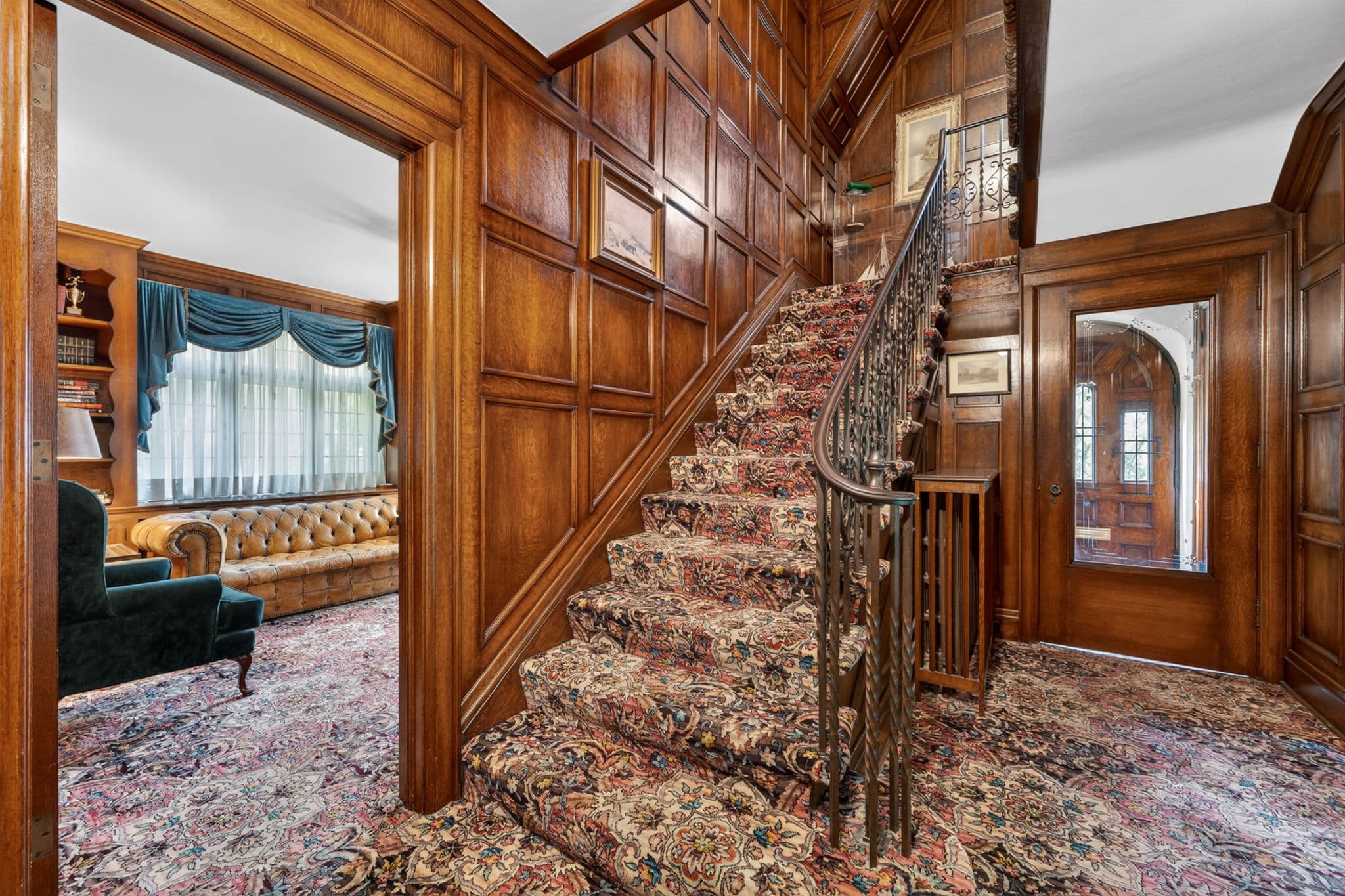 29 Strathgowan Crescent Toronto, ON M4N 2Z6