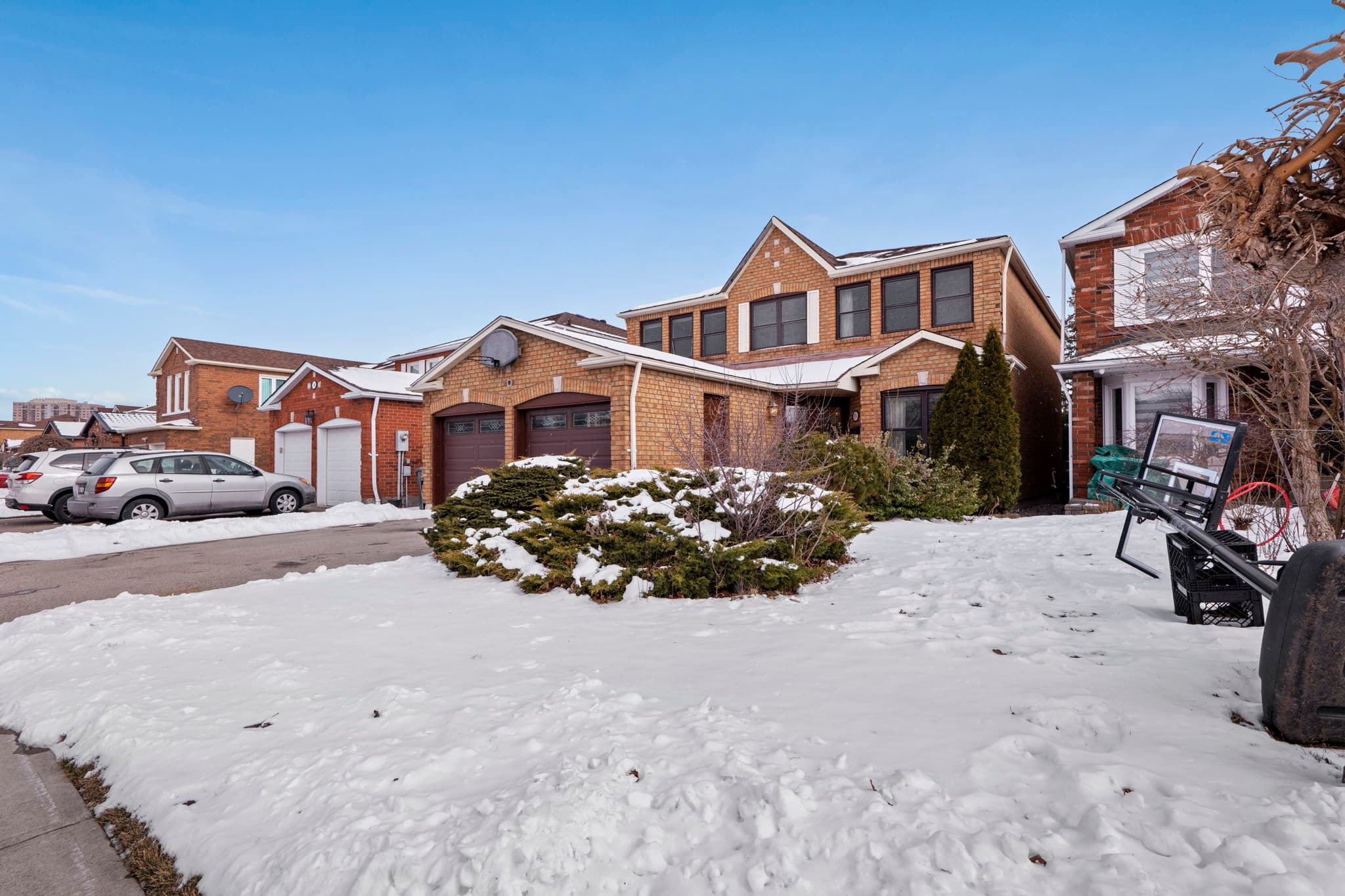 294 Ceremonial Dr Mississauga, ON L5R 2N7