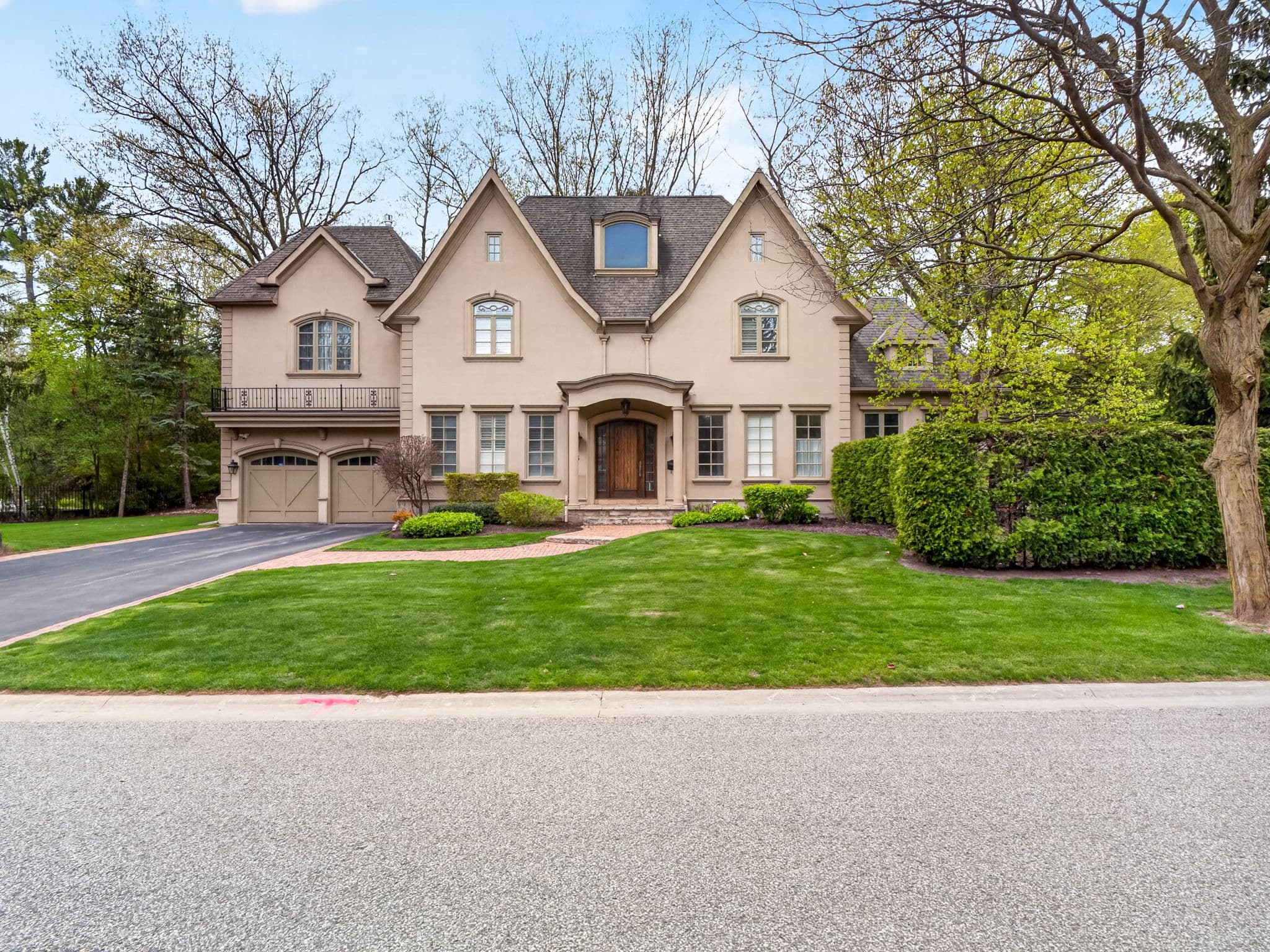 3 Legacy Ct Toronto, ON M2L 2Y7