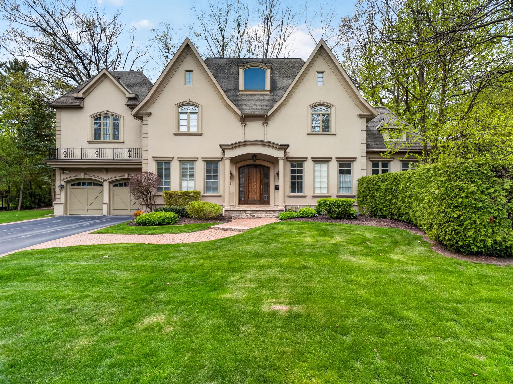 3 Legacy Ct Toronto, ON M2L 2Y7