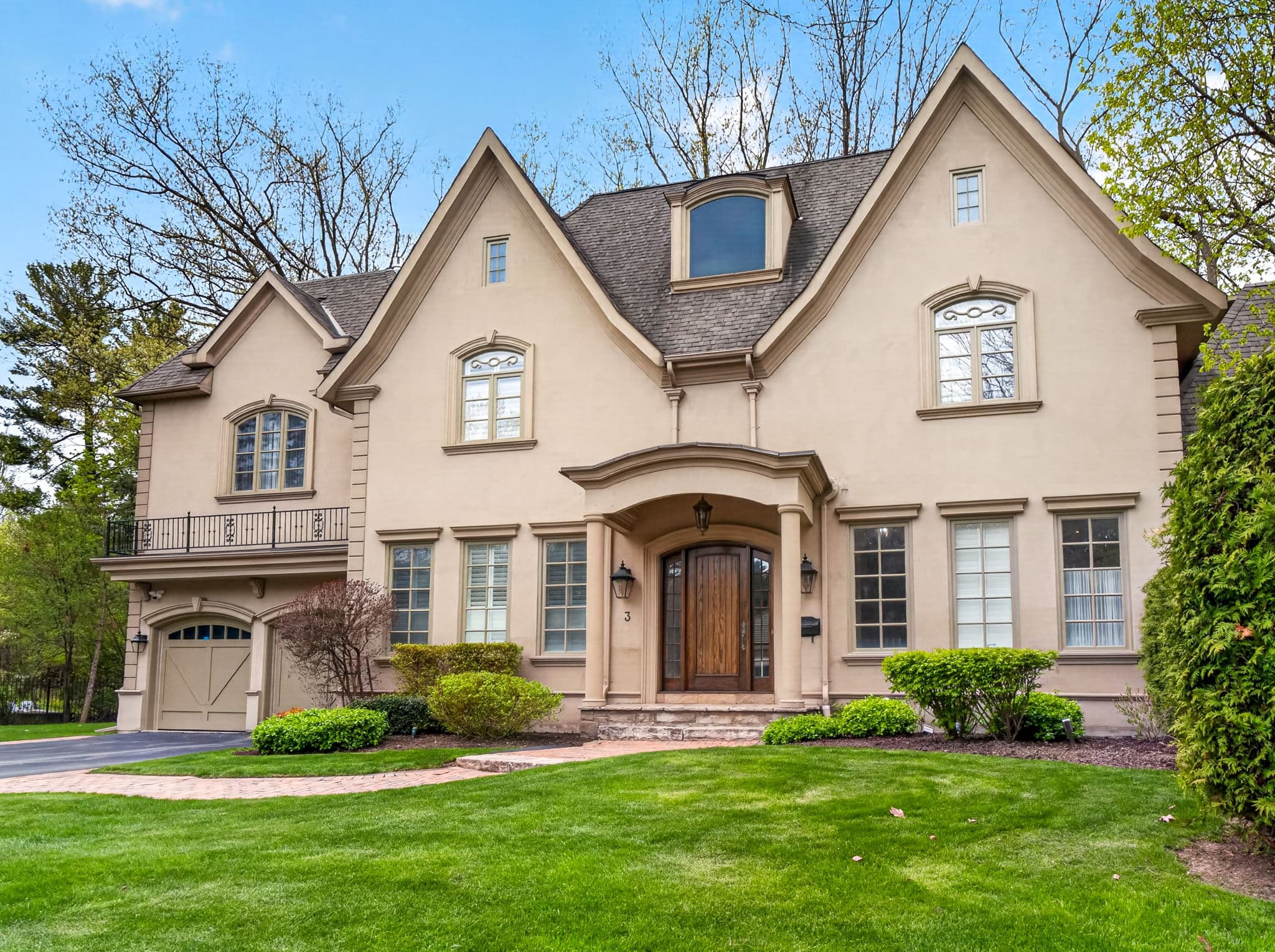 3 Legacy Ct Toronto, ON M2L 2Y7