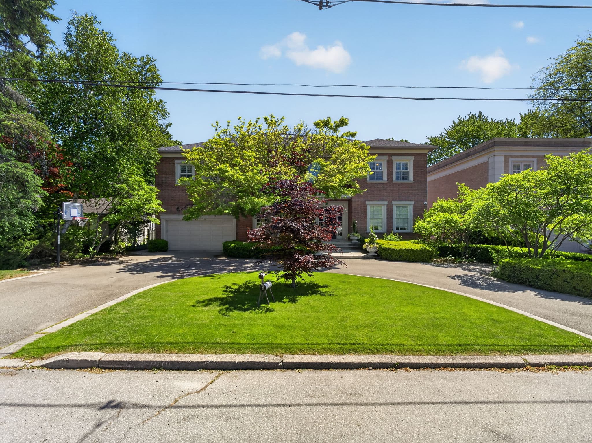 3 Vernham Ct Toronto, ON M2L 2B3