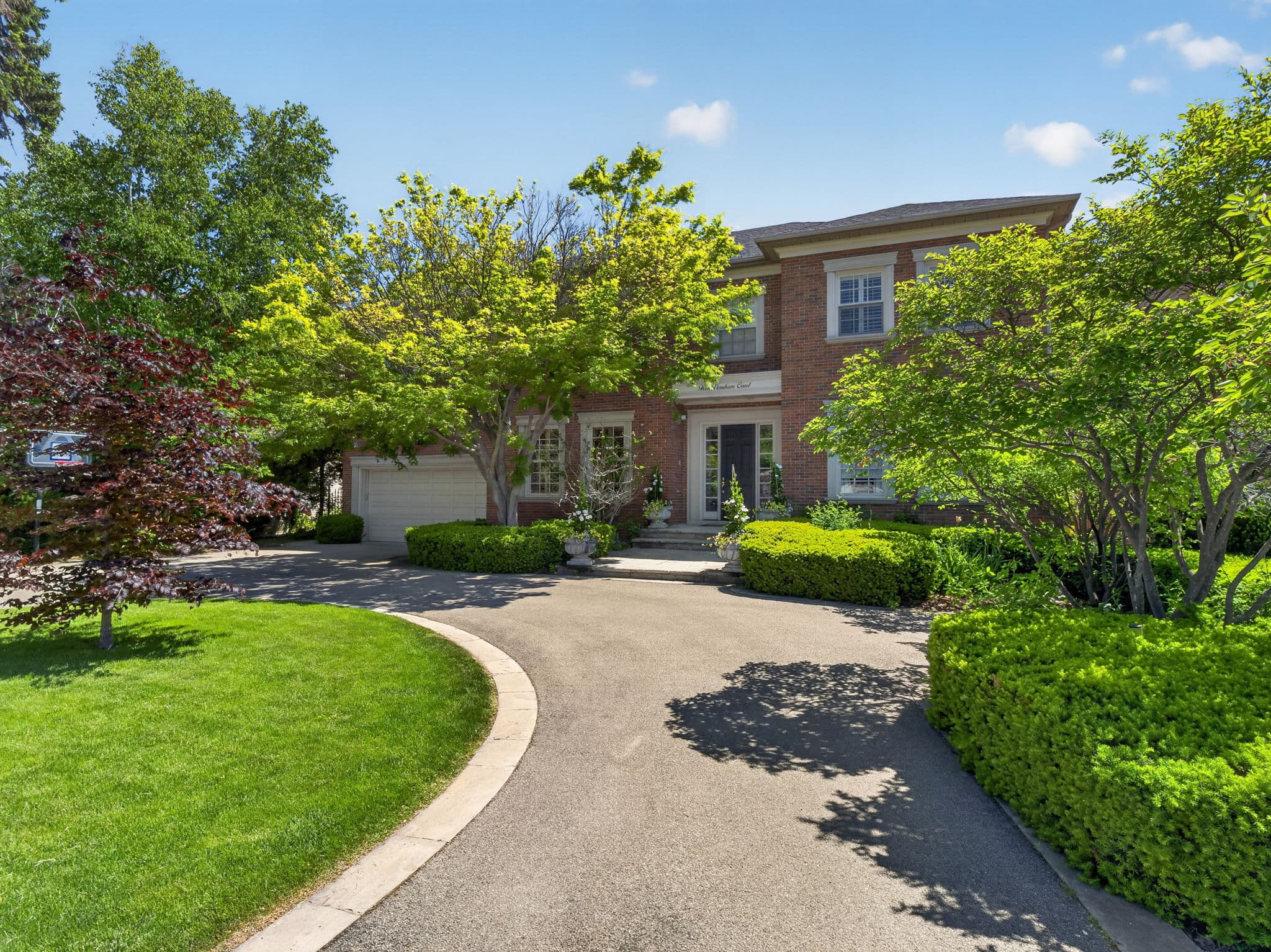 3 Vernham Ct Toronto, ON M2L 2B3