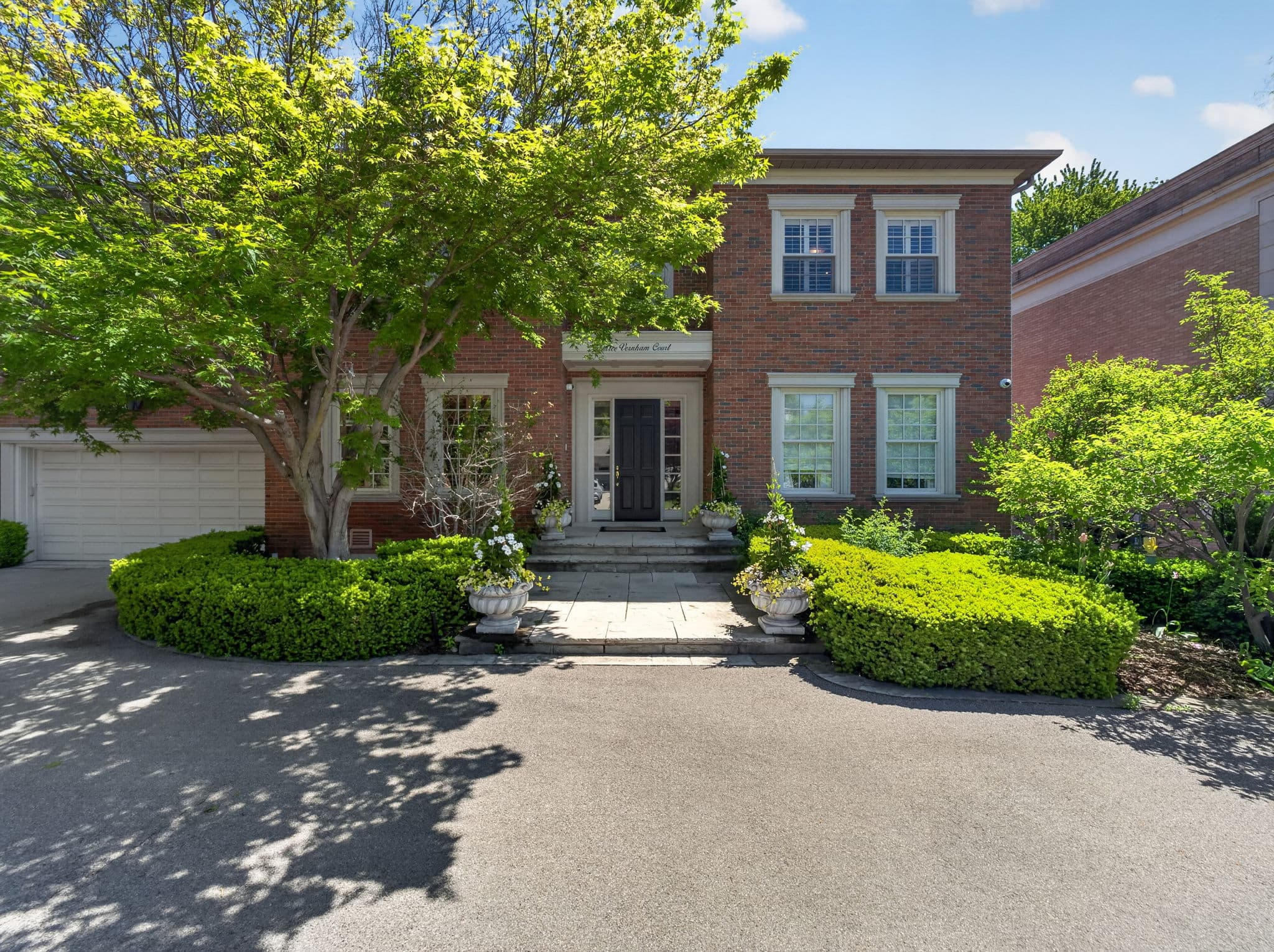 3 Vernham Ct Toronto, ON M2L 2B3
