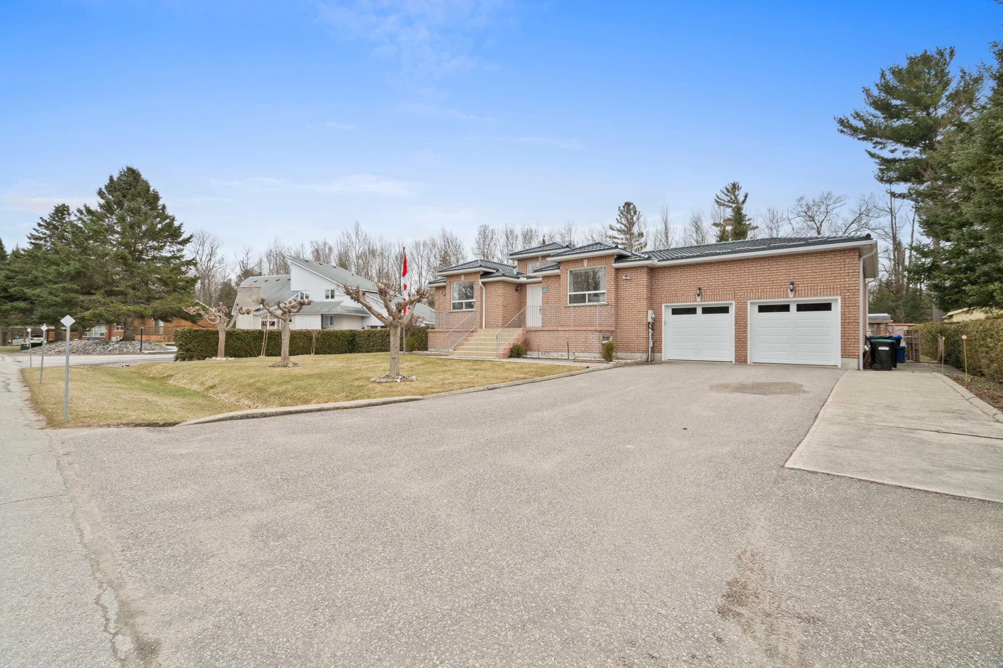 30 Bridlewood Crescent Wasaga Beach, ON L9Z 1B4