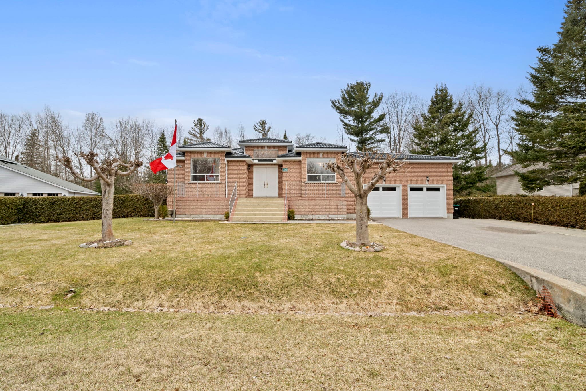 30 Bridlewood Crescent Wasaga Beach, ON L9Z 1B4