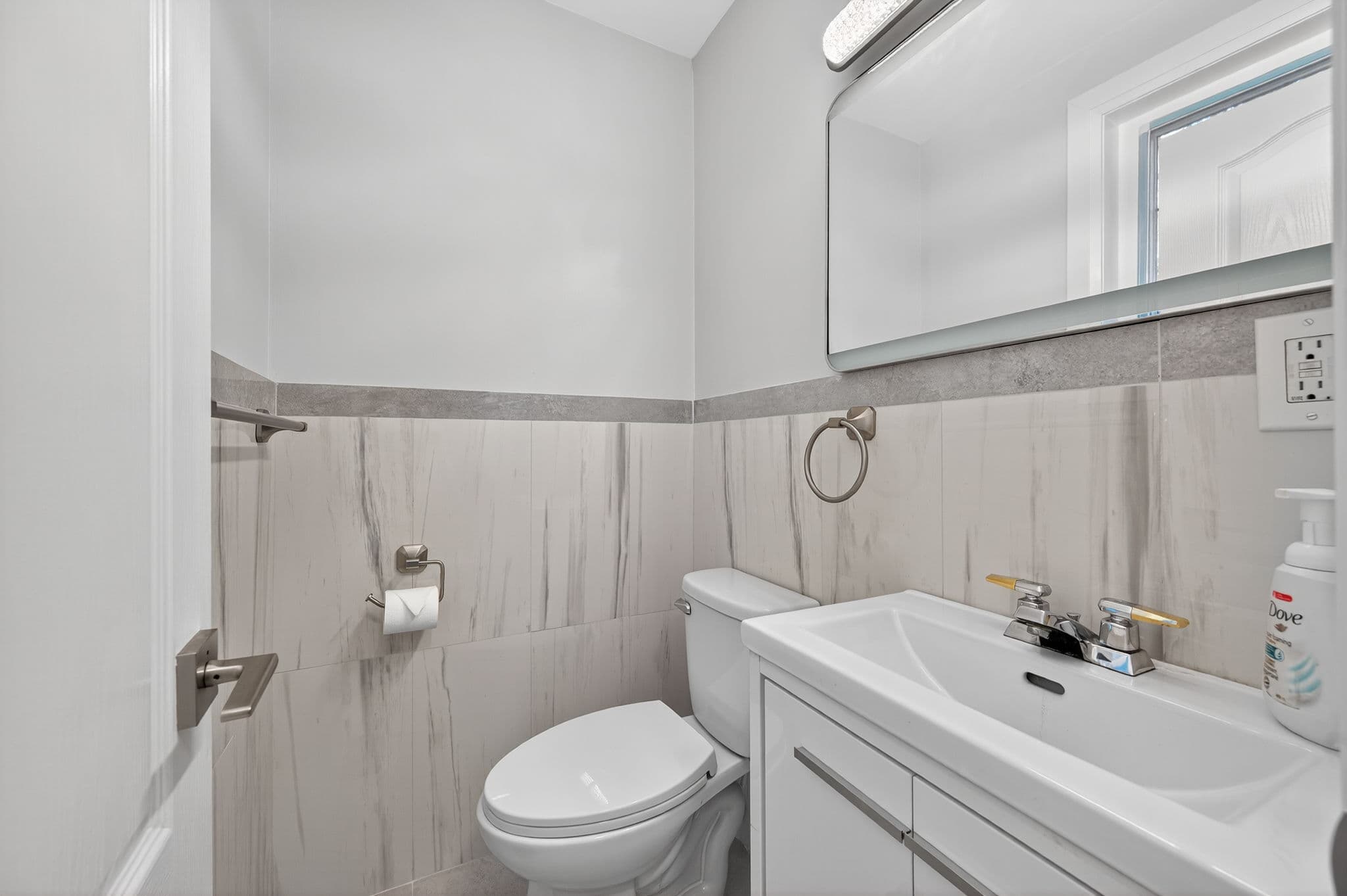 30 Goodview Rd Toronto, ON M2J 2K5