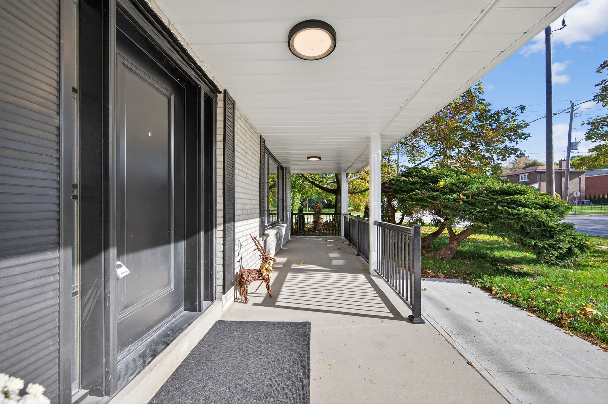 30 Goodview Rd Toronto, ON M2J 2K5