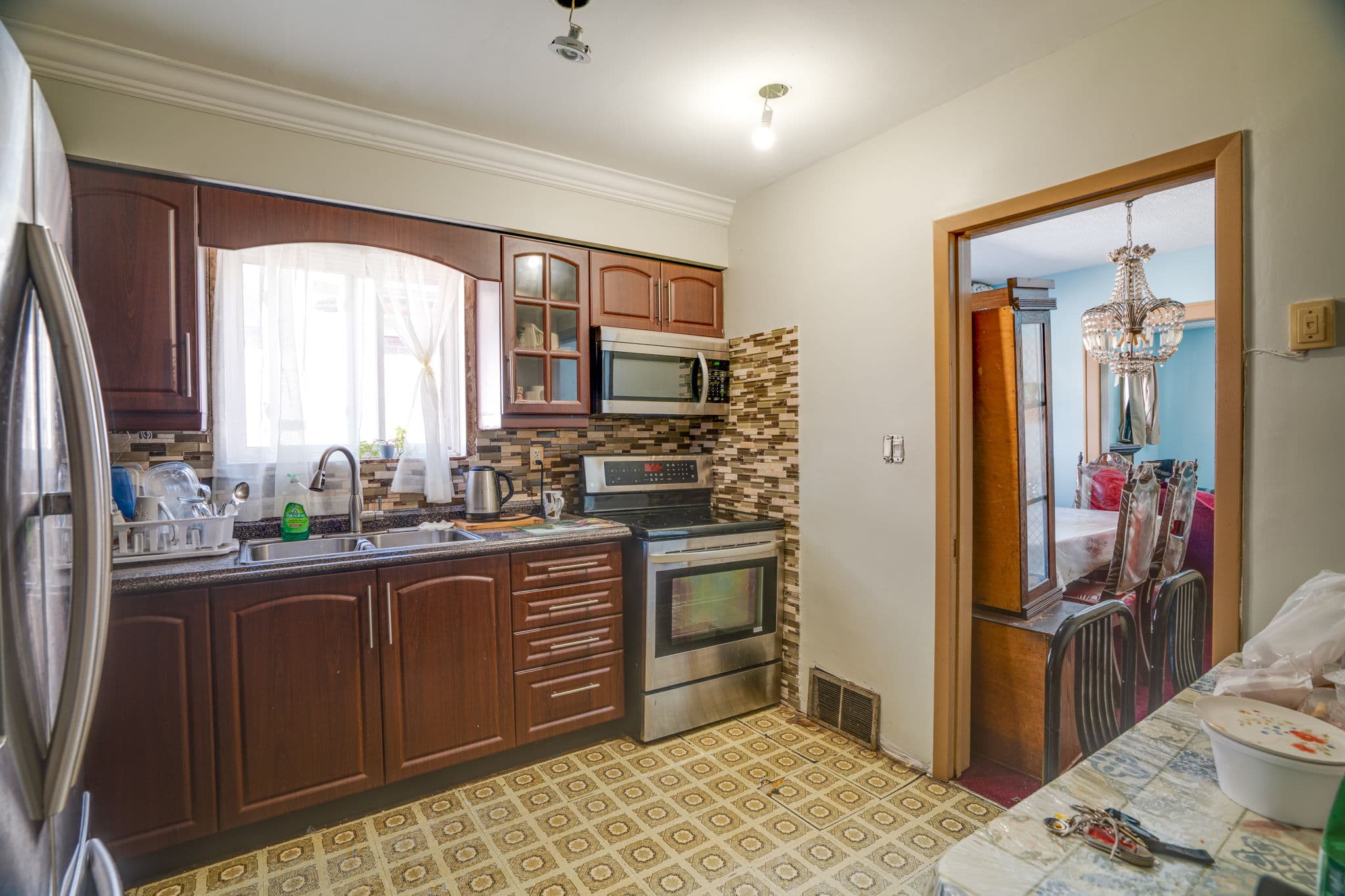 30 Hertford Ave Toronto, ON M6M 1S1