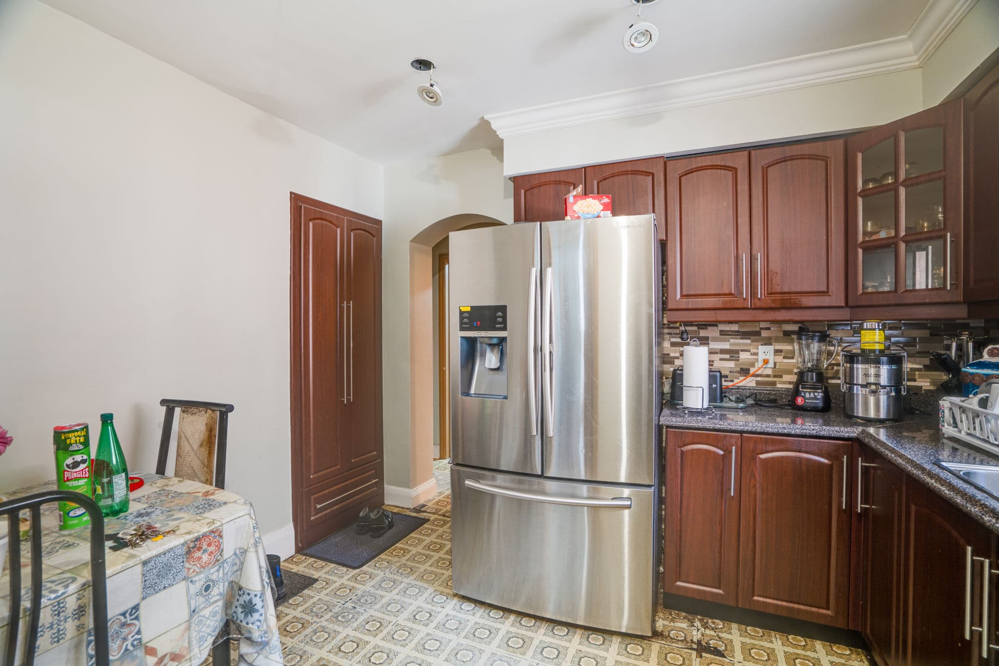 30 Hertford Ave Toronto, ON M6M 1S1